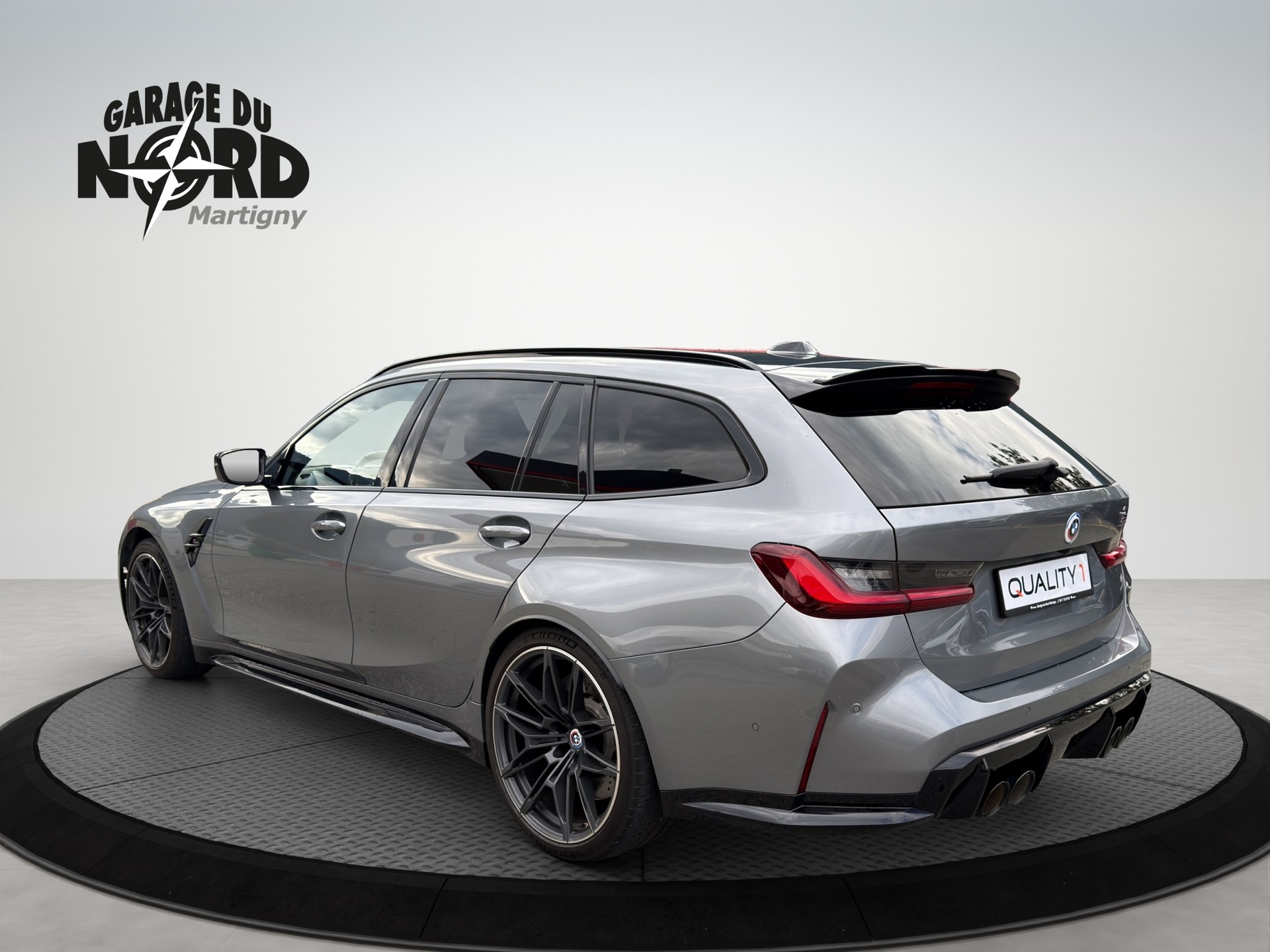 BMW M3 Touring xDrive Competition M-showroom-element-3