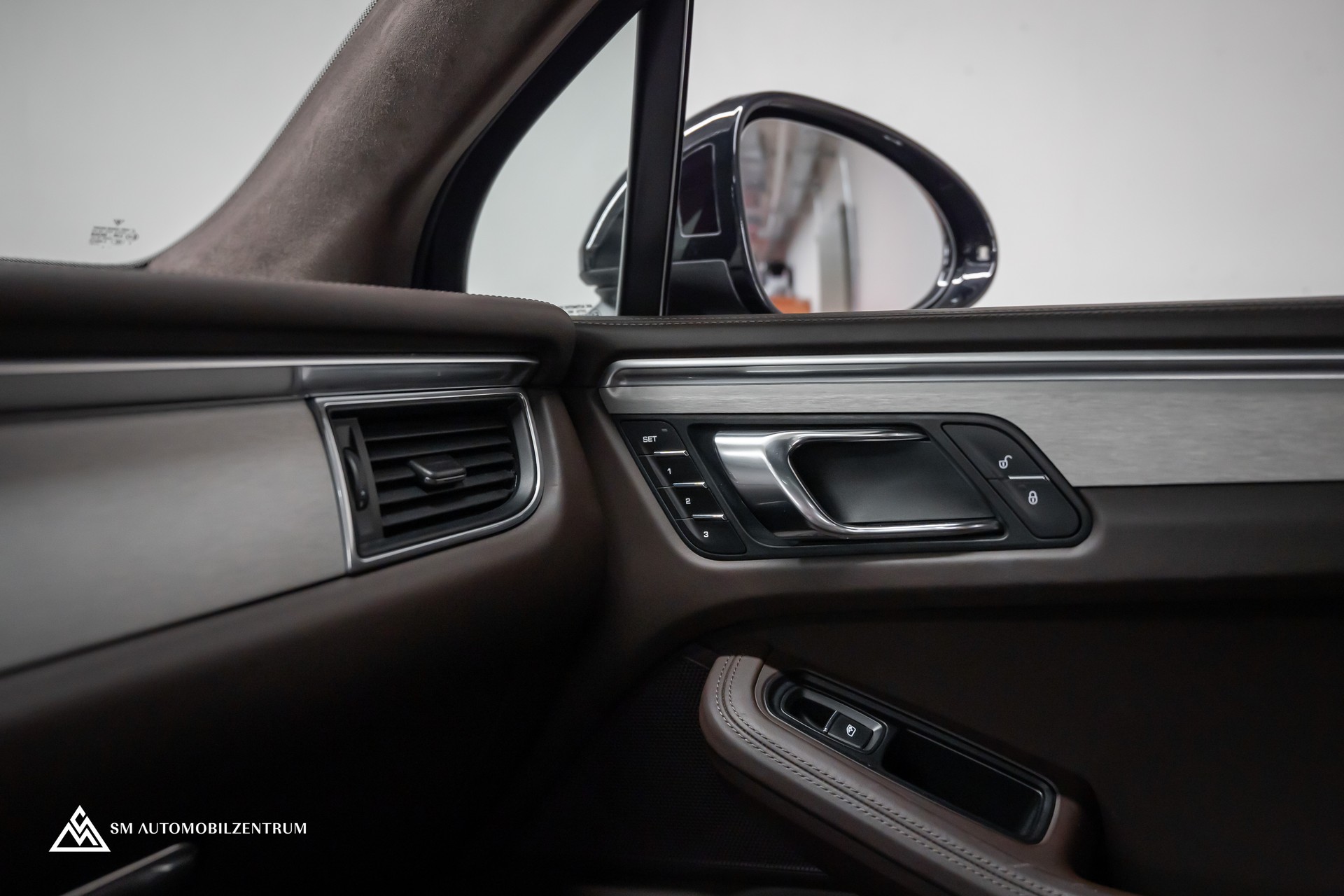 PORSCHE Macan Turbo PDK / Panorama / Sport Chrono / 21" 911 Turbo Design / Luftfahrwerk-image-31
