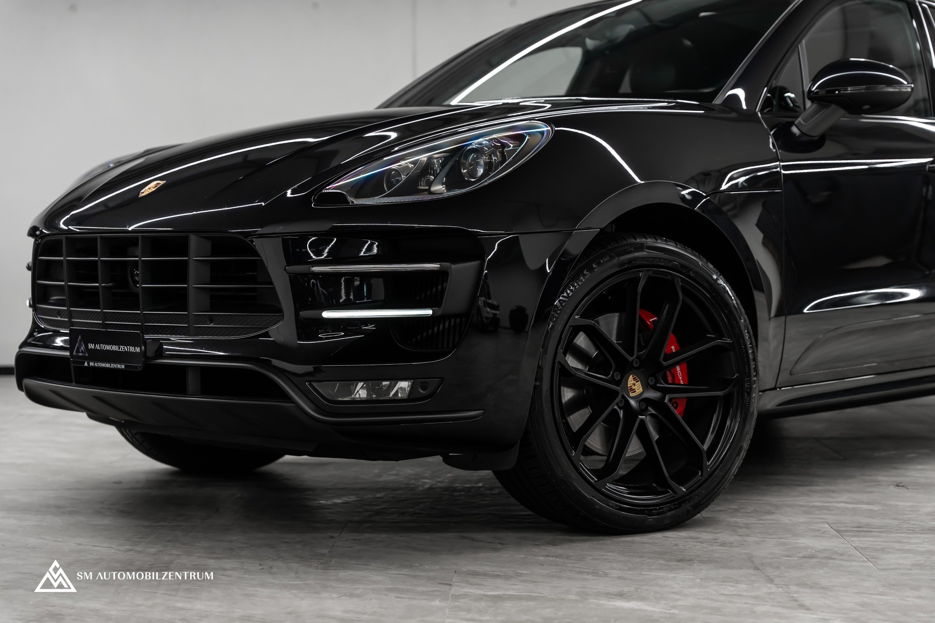 PORSCHE Macan Turbo PDK / Panorama / Sport Chrono / 21" 911 Turbo Design / Luftfahrwerk-showroom-element-3