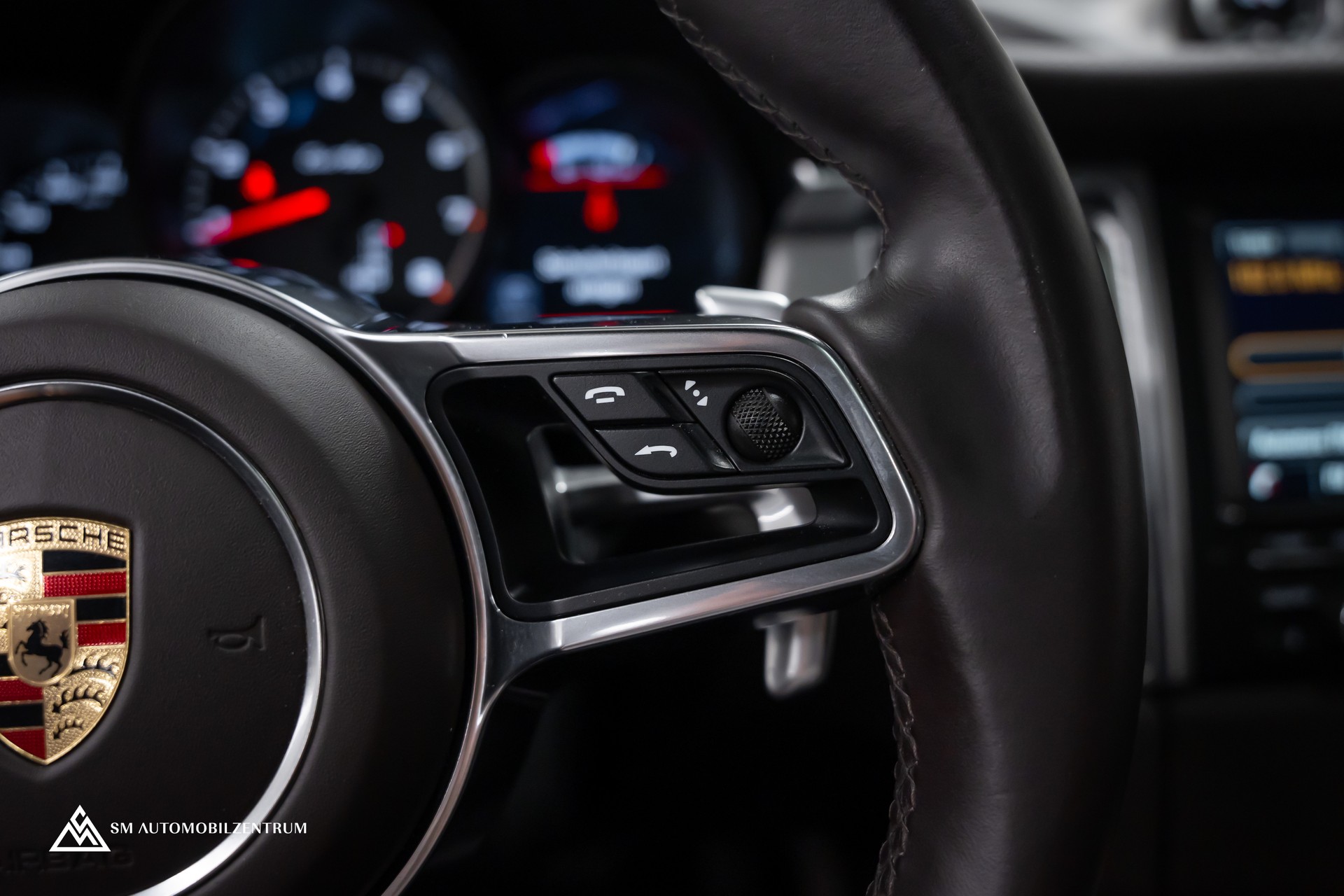 PORSCHE Macan Turbo PDK / Panorama / Sport Chrono / 21" 911 Turbo Design / Luftfahrwerk-image-24