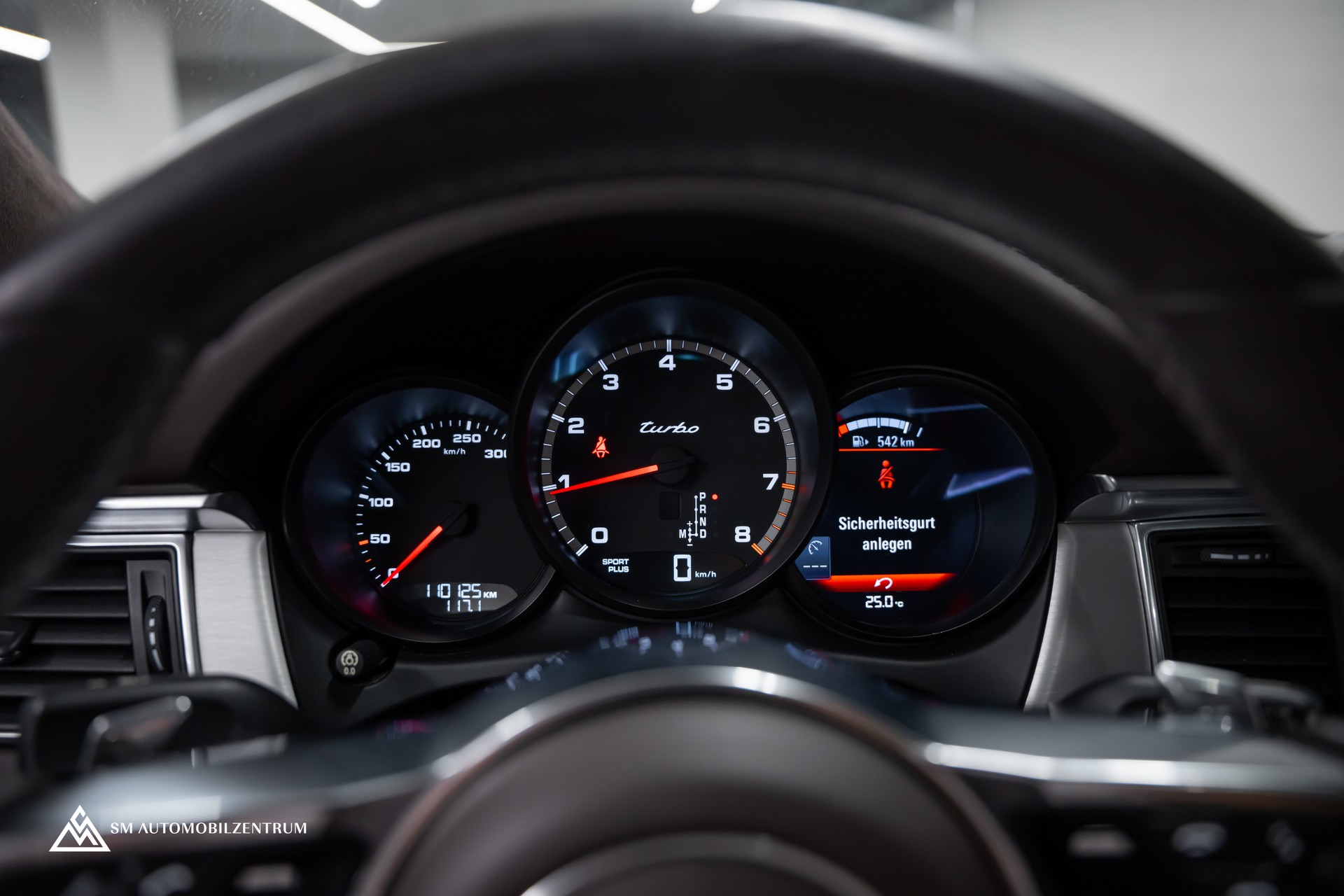 PORSCHE Macan Turbo PDK / Panorama / Sport Chrono / 21" 911 Turbo Design / Luftfahrwerk-image-25