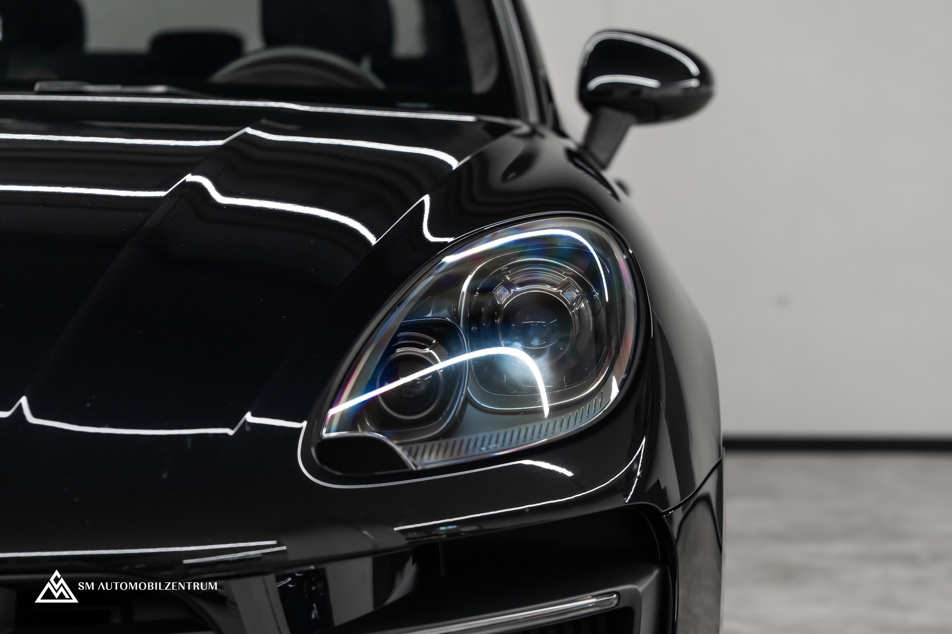 PORSCHE Macan Turbo PDK / Panorama / Sport Chrono / 21" 911 Turbo Design / Luftfahrwerk-showroom-element-2