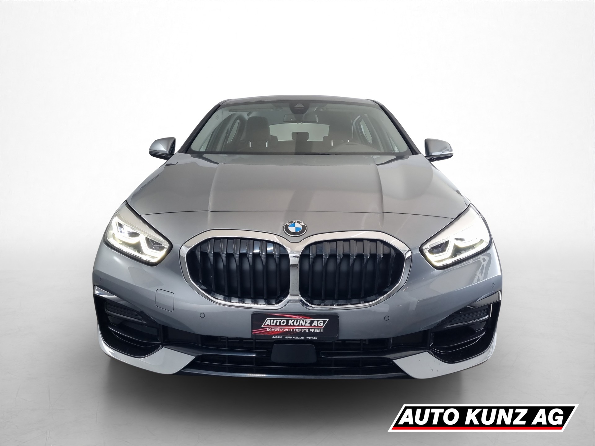 BMW 120i Sport Line-showroom-element-1