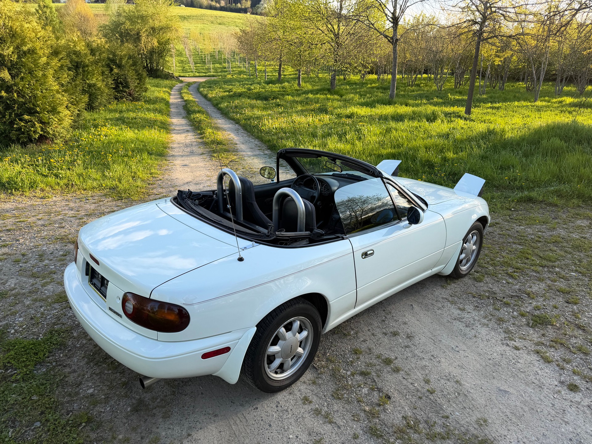 MAZDA MX-5 1.6i-16-image-9