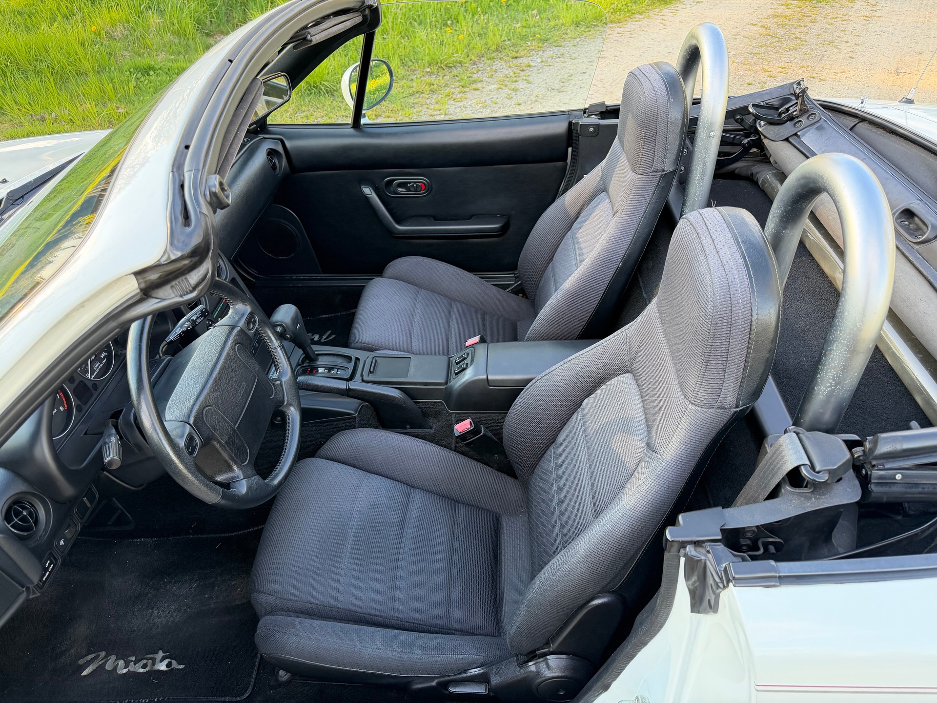 MAZDA MX-5 1.6i-16-image-15