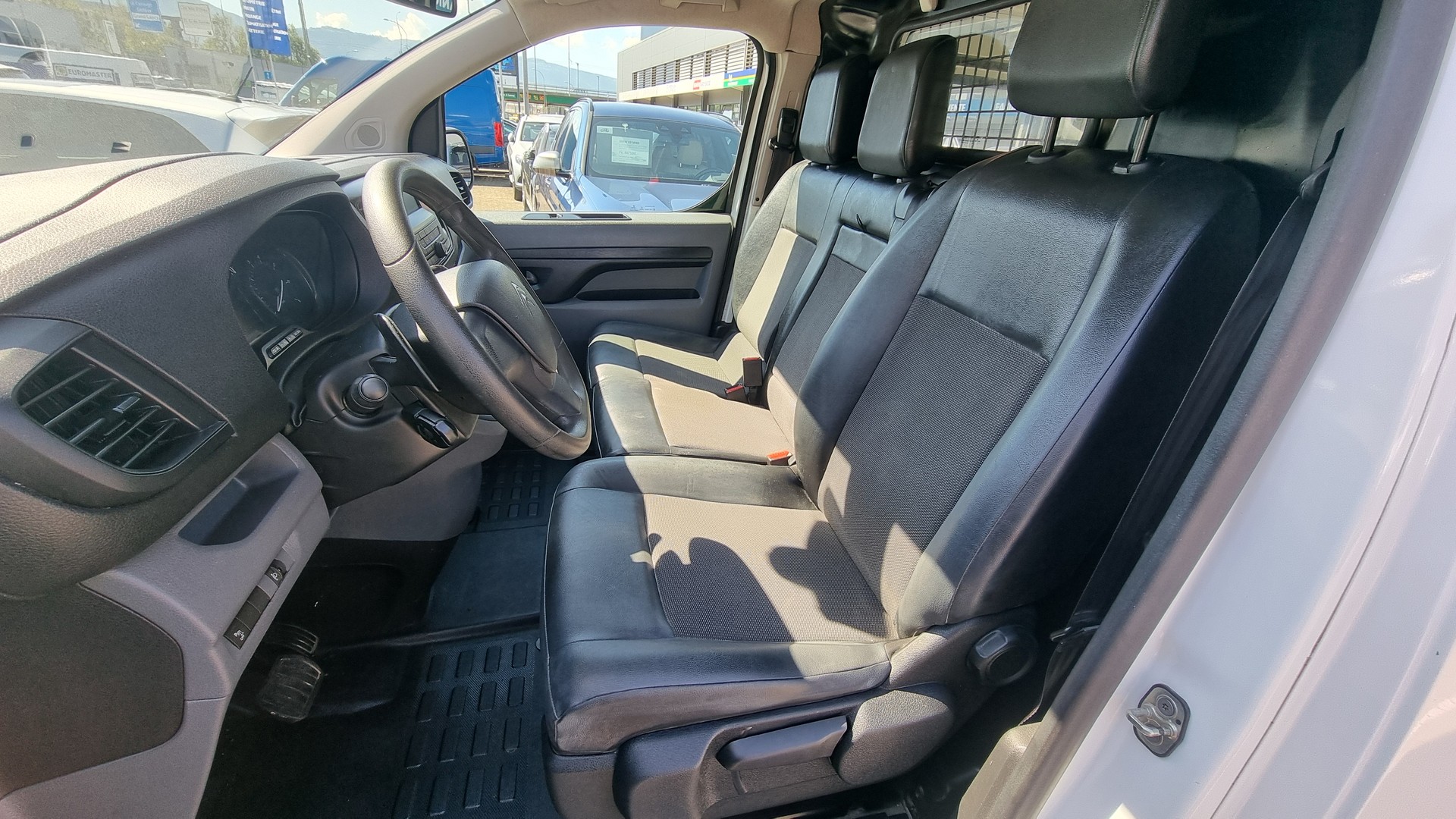 CITROEN Jumpy 2.0 BlueHDi 120 M Club EAT8-image-9
