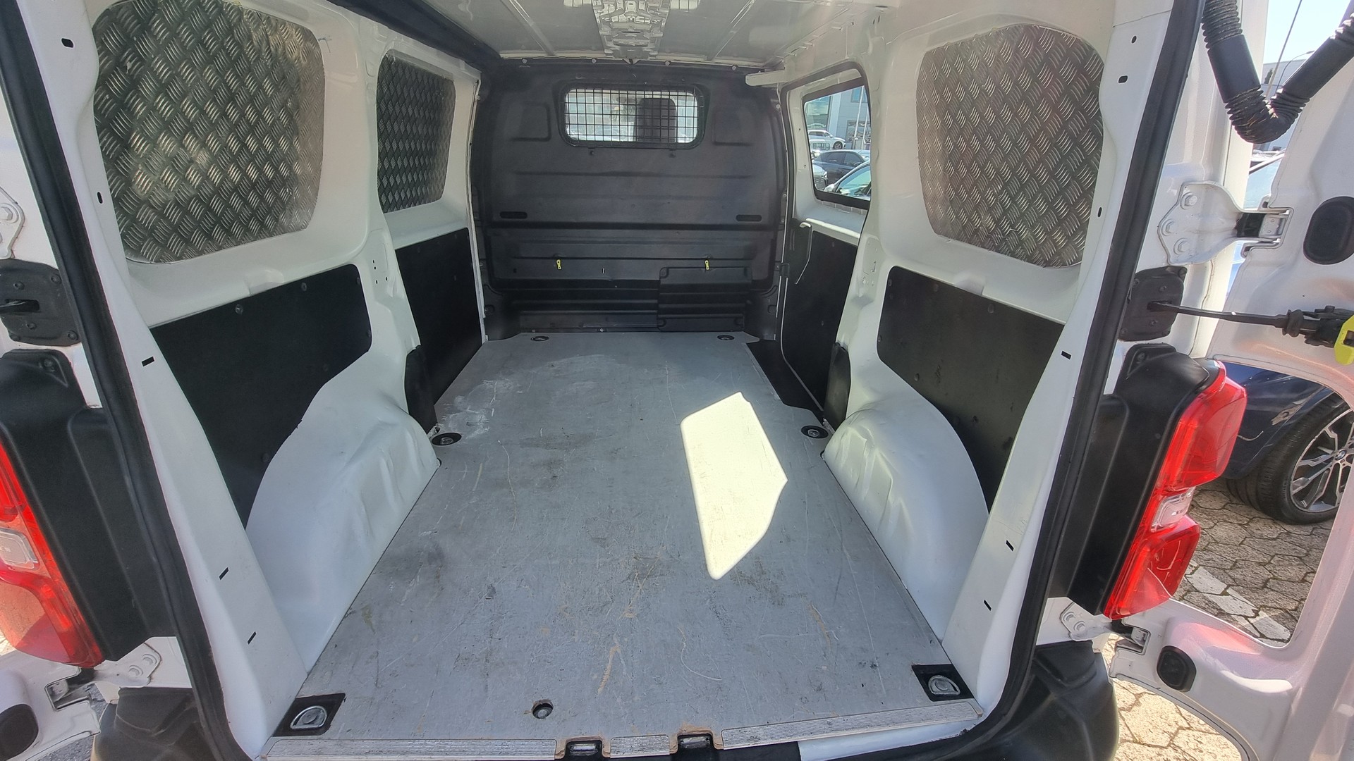 CITROEN Jumpy 2.0 BlueHDi 120 M Club EAT8-image-7