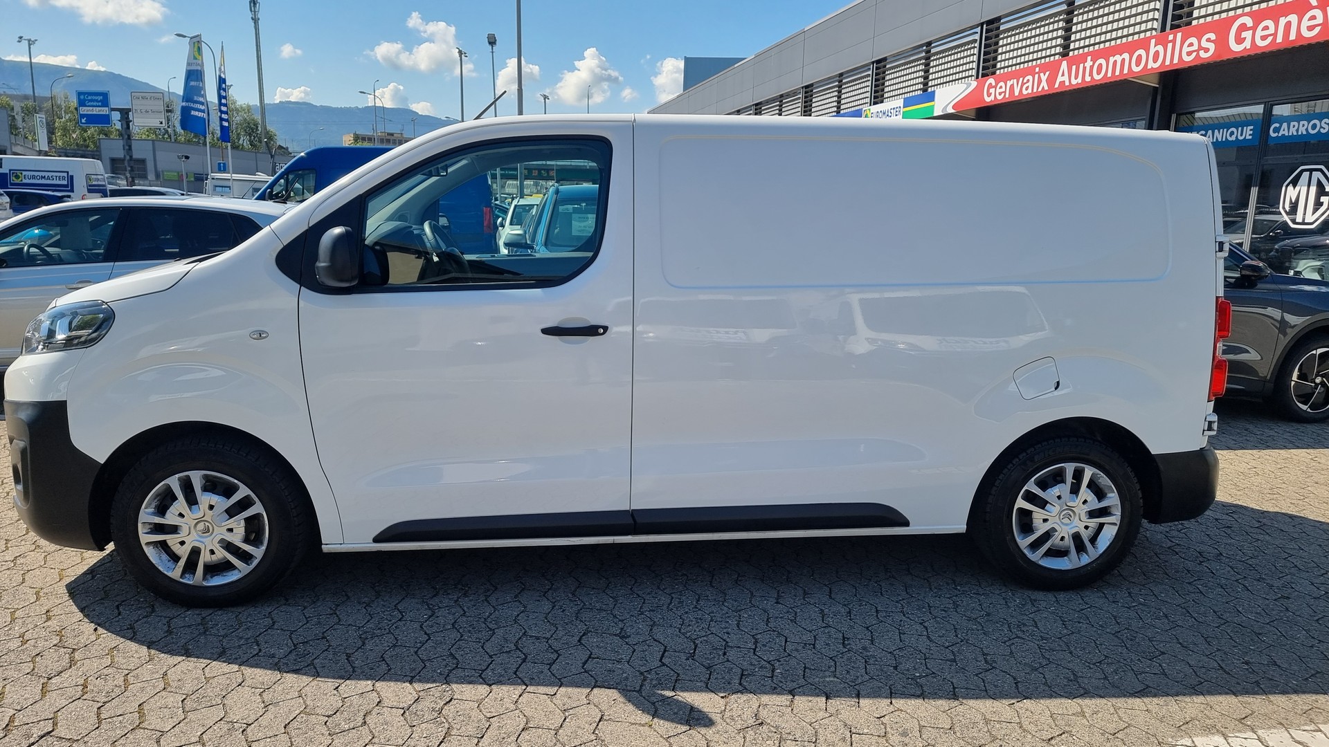 CITROEN Jumpy 2.0 BlueHDi 120 M Club EAT8-showroom-element-1