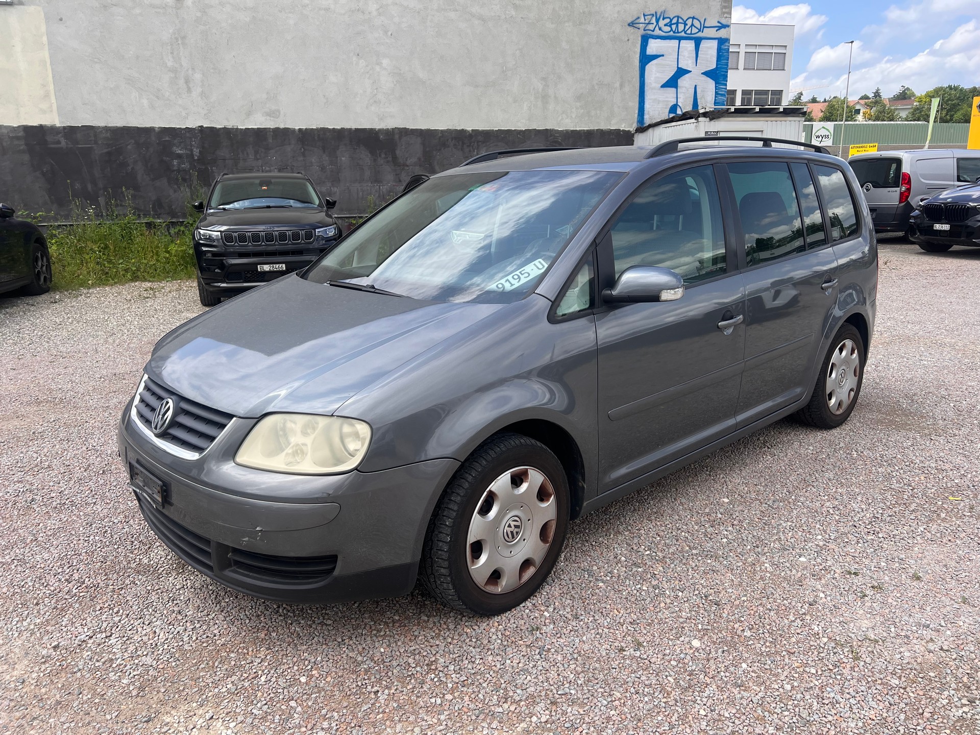 VW Touran 2.0 TDI Trendline-image-1