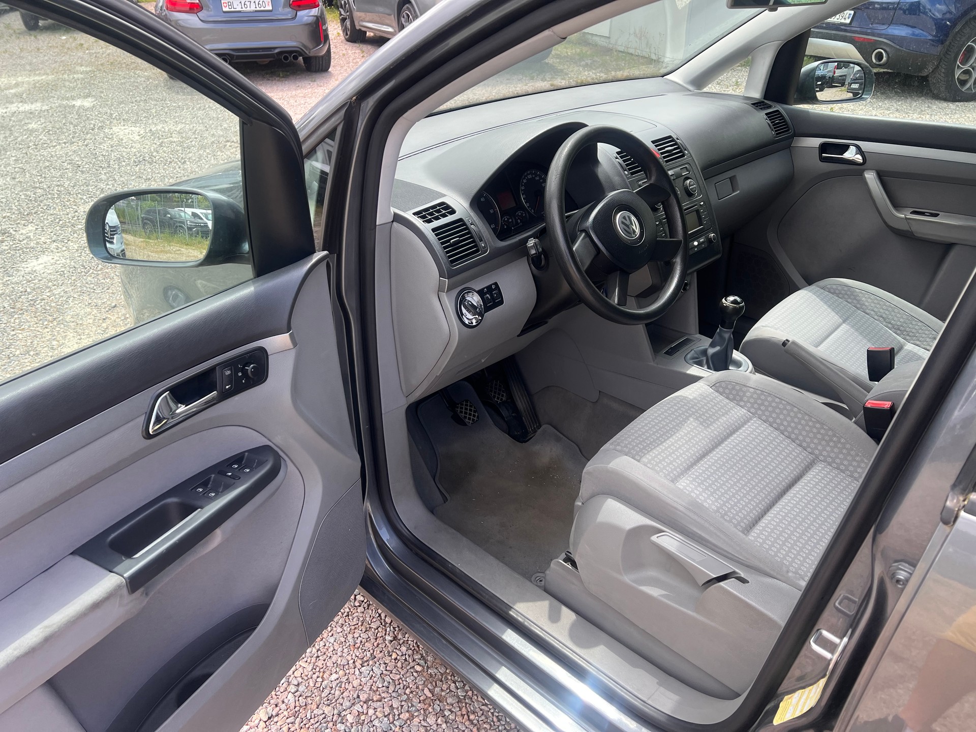 VW Touran 2.0 TDI Trendline-image-9