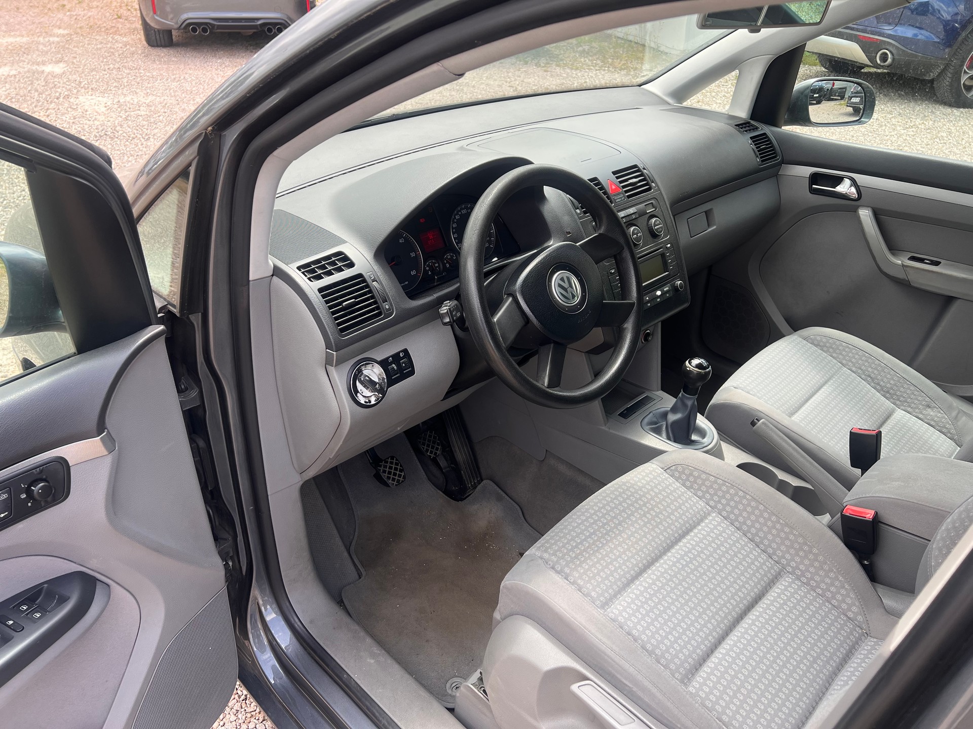 VW Touran 2.0 TDI Trendline-image-10