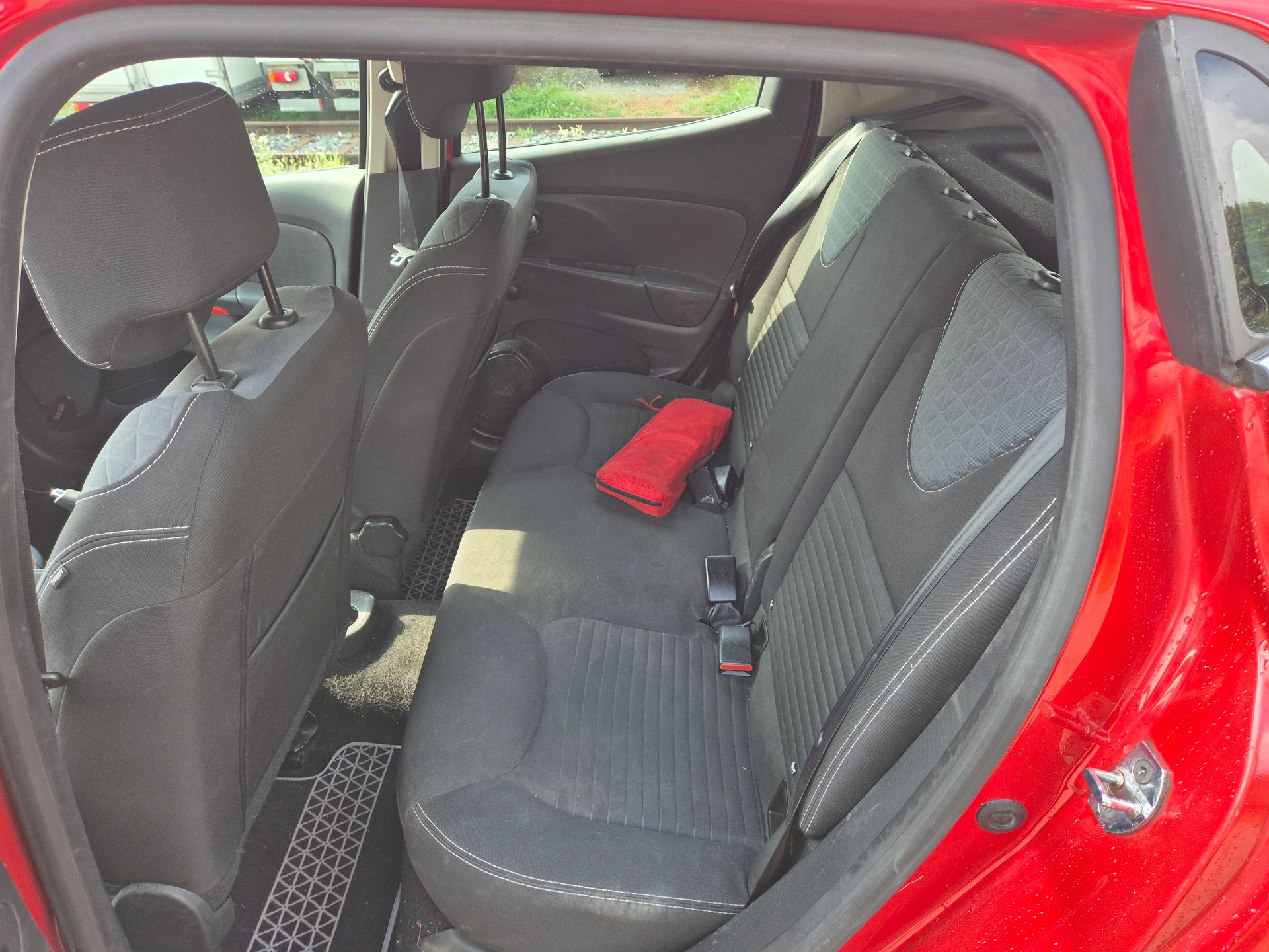 RENAULT Clio 1.5 dCi Swiss Edition-image-9