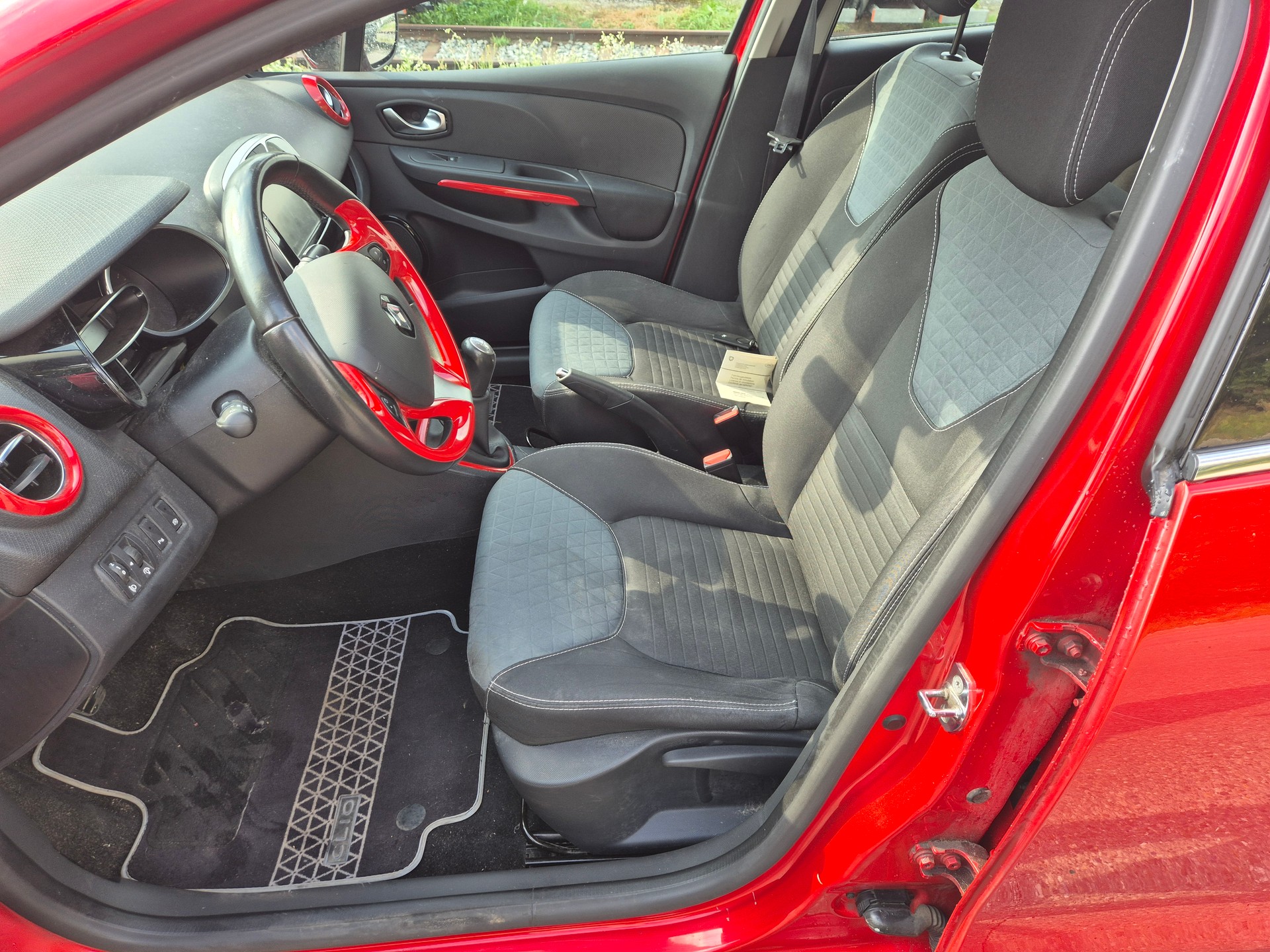RENAULT Clio 1.5 dCi Swiss Edition-image-10