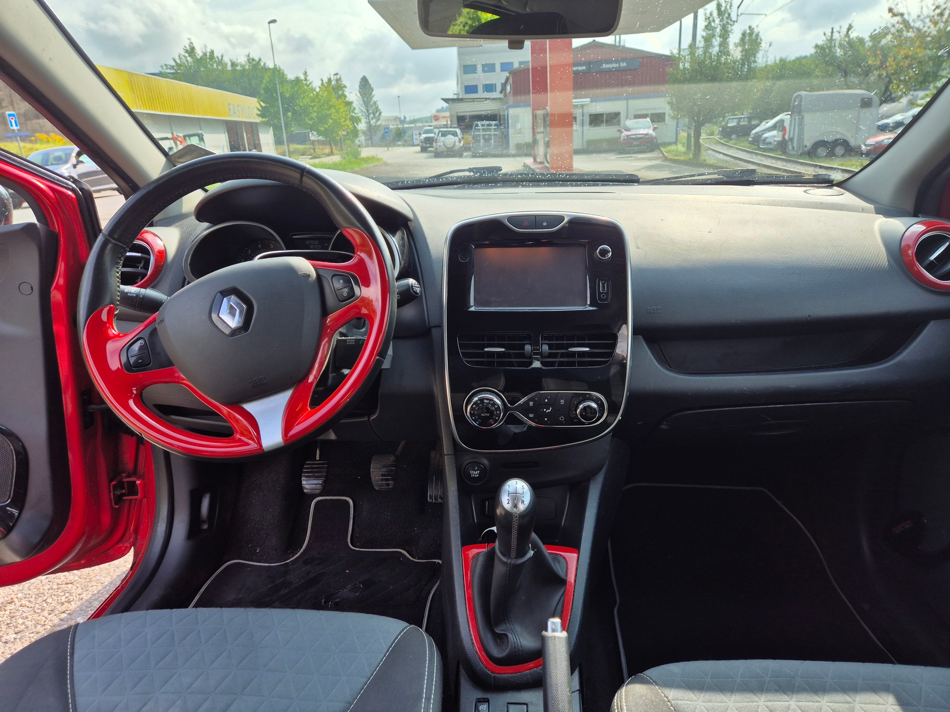 RENAULT Clio 1.5 dCi Swiss Edition-image-7
