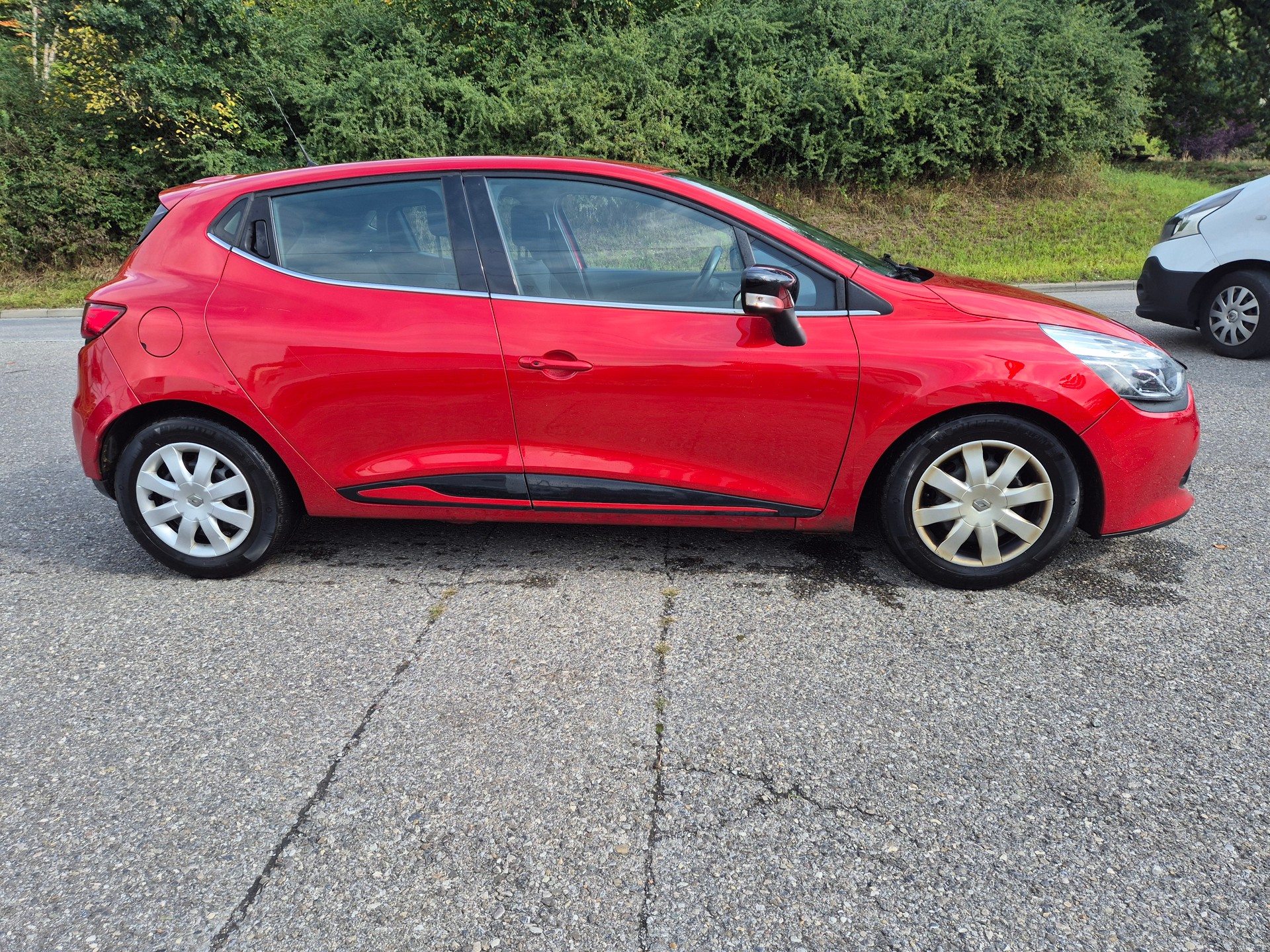 RENAULT Clio 1.5 dCi Swiss Edition-image-4