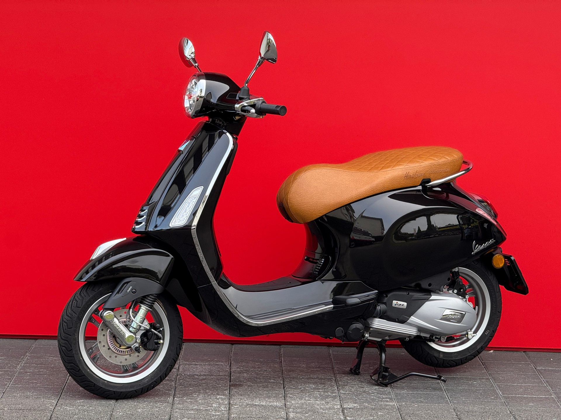 PIAGGIO Vespa 125 Primavera ABS Celebrate 40th-image-2