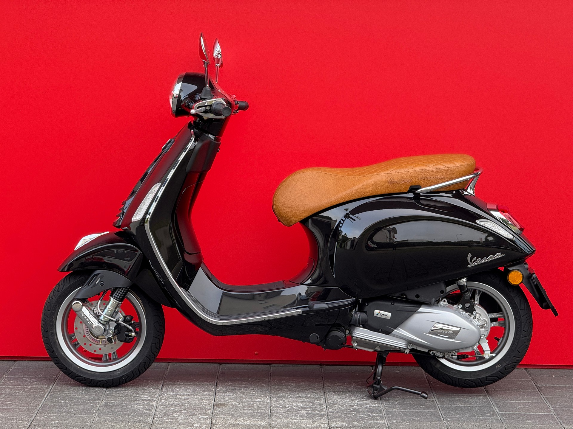 PIAGGIO Vespa 125 Primavera ABS Celebrate 40th-image-10