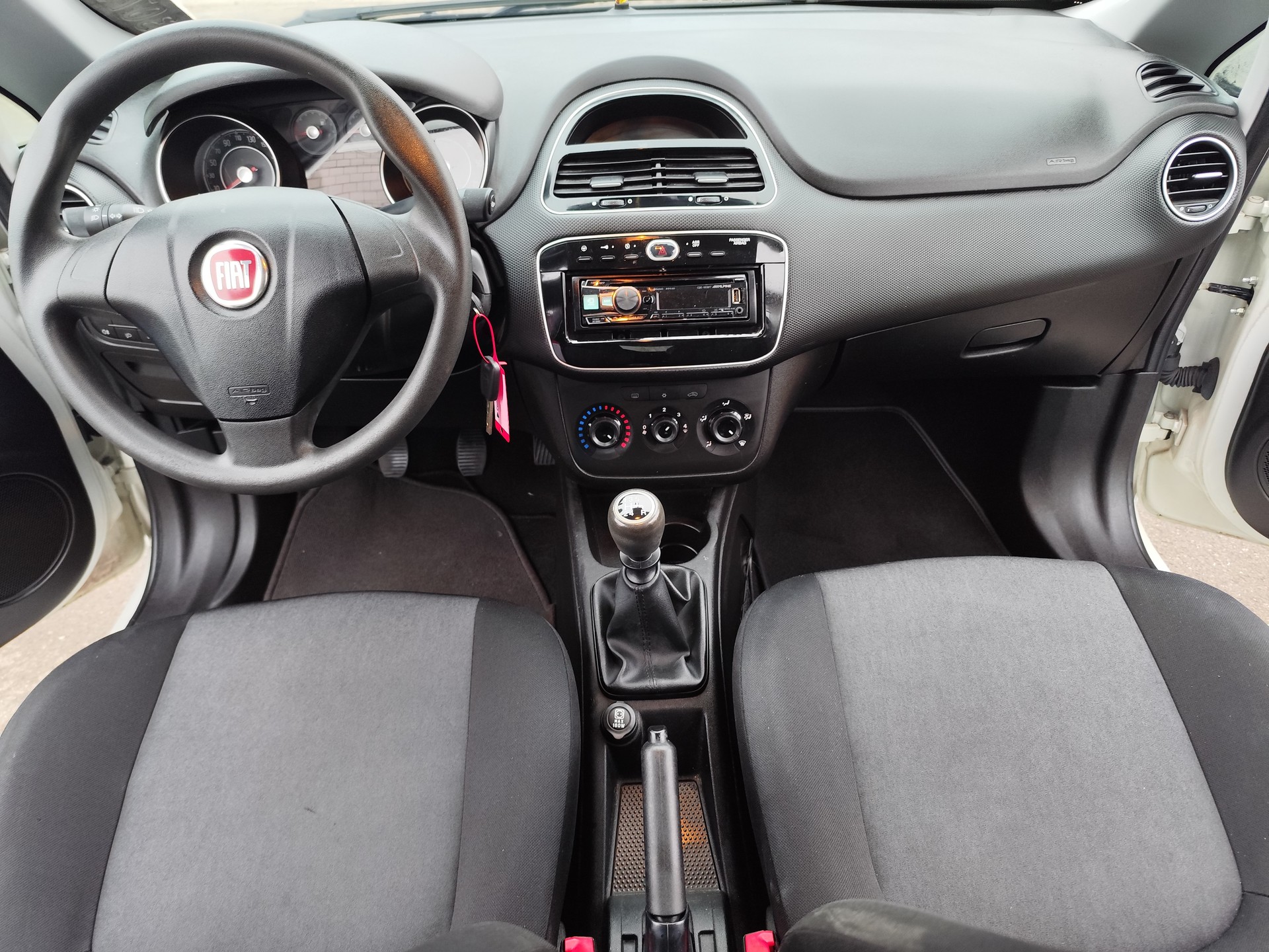 FIAT Punto 1.4 Lounge-image-8