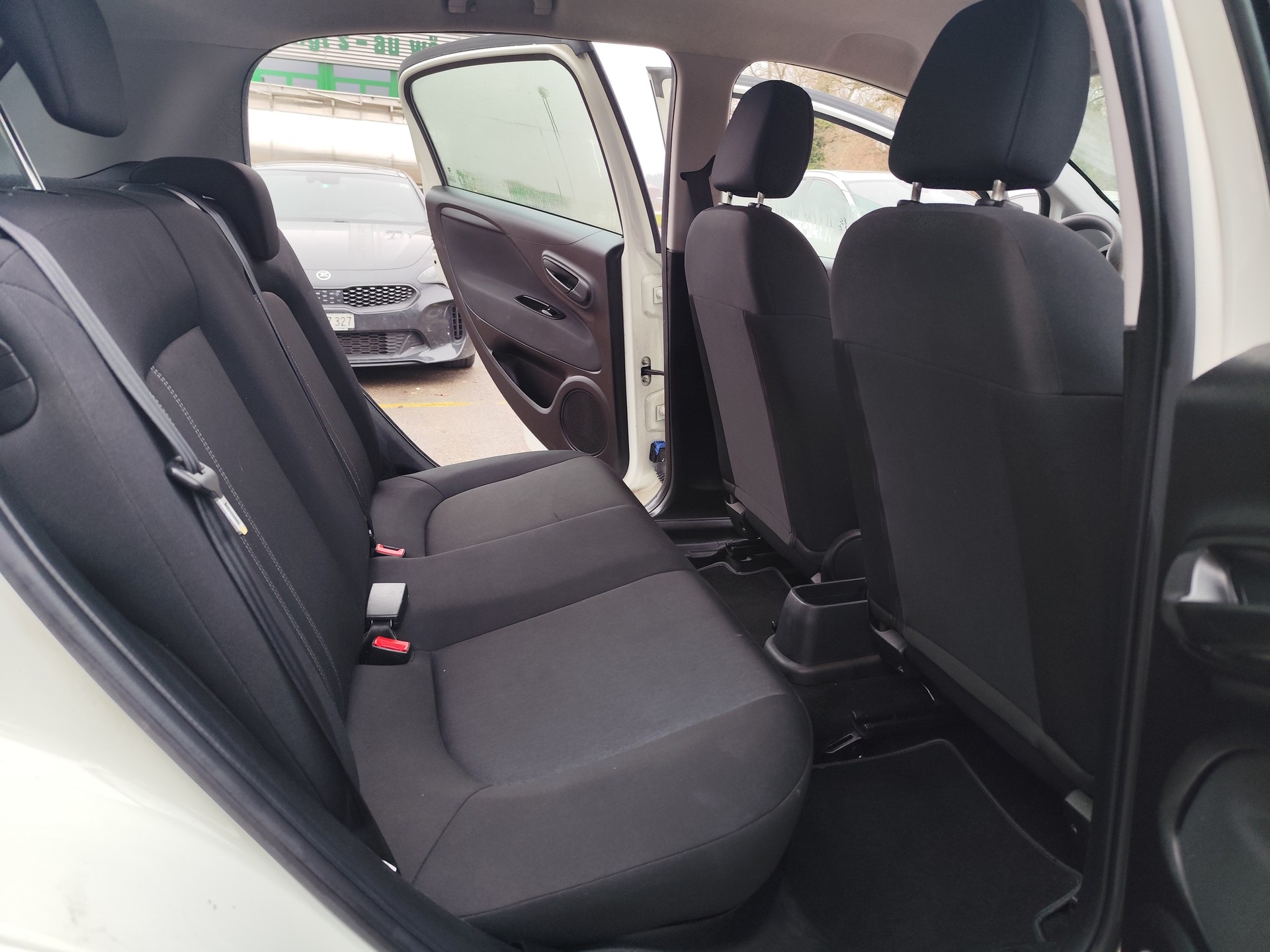FIAT Punto 1.4 Lounge-image-7