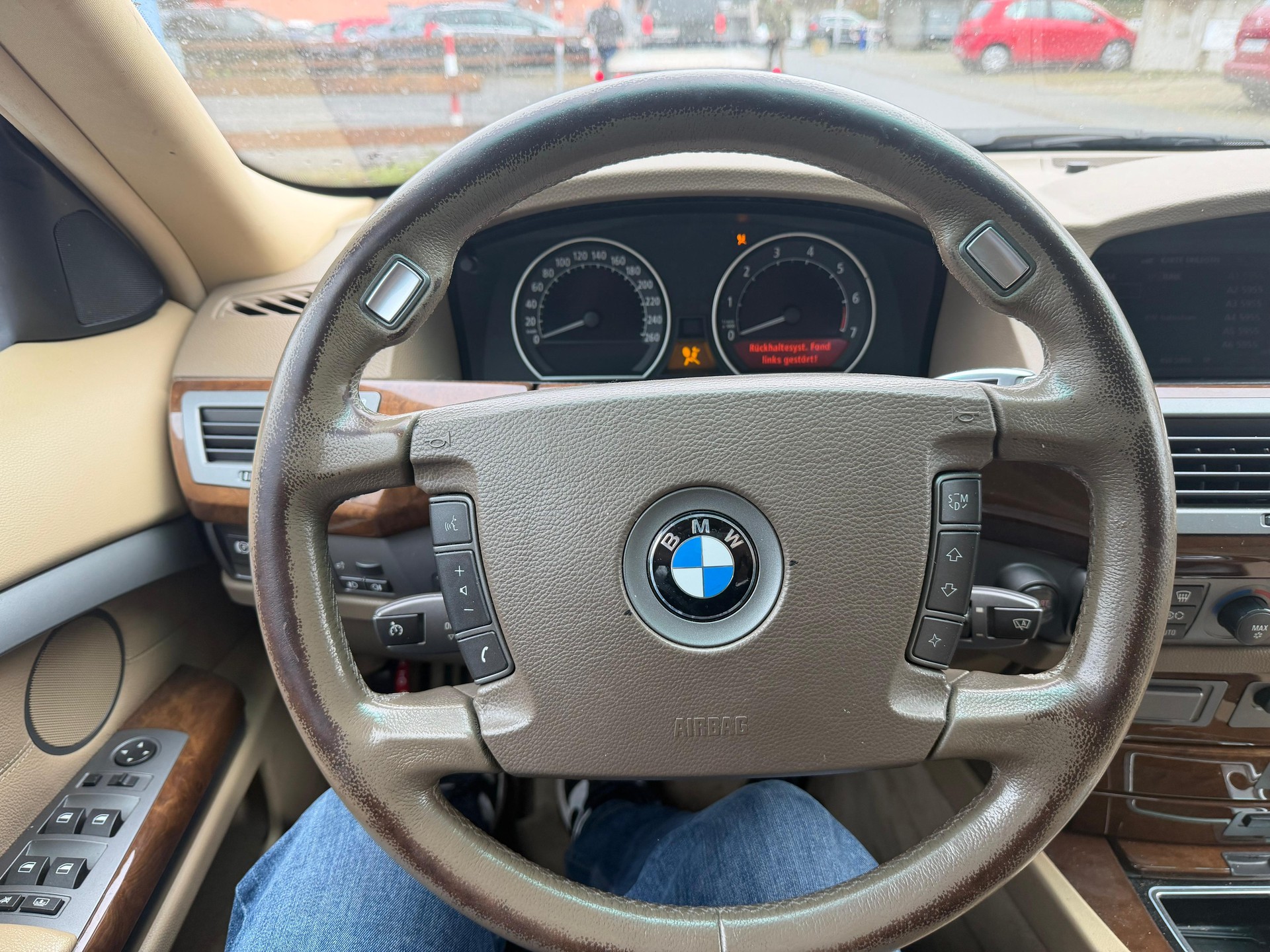 BMW 735i-image-7
