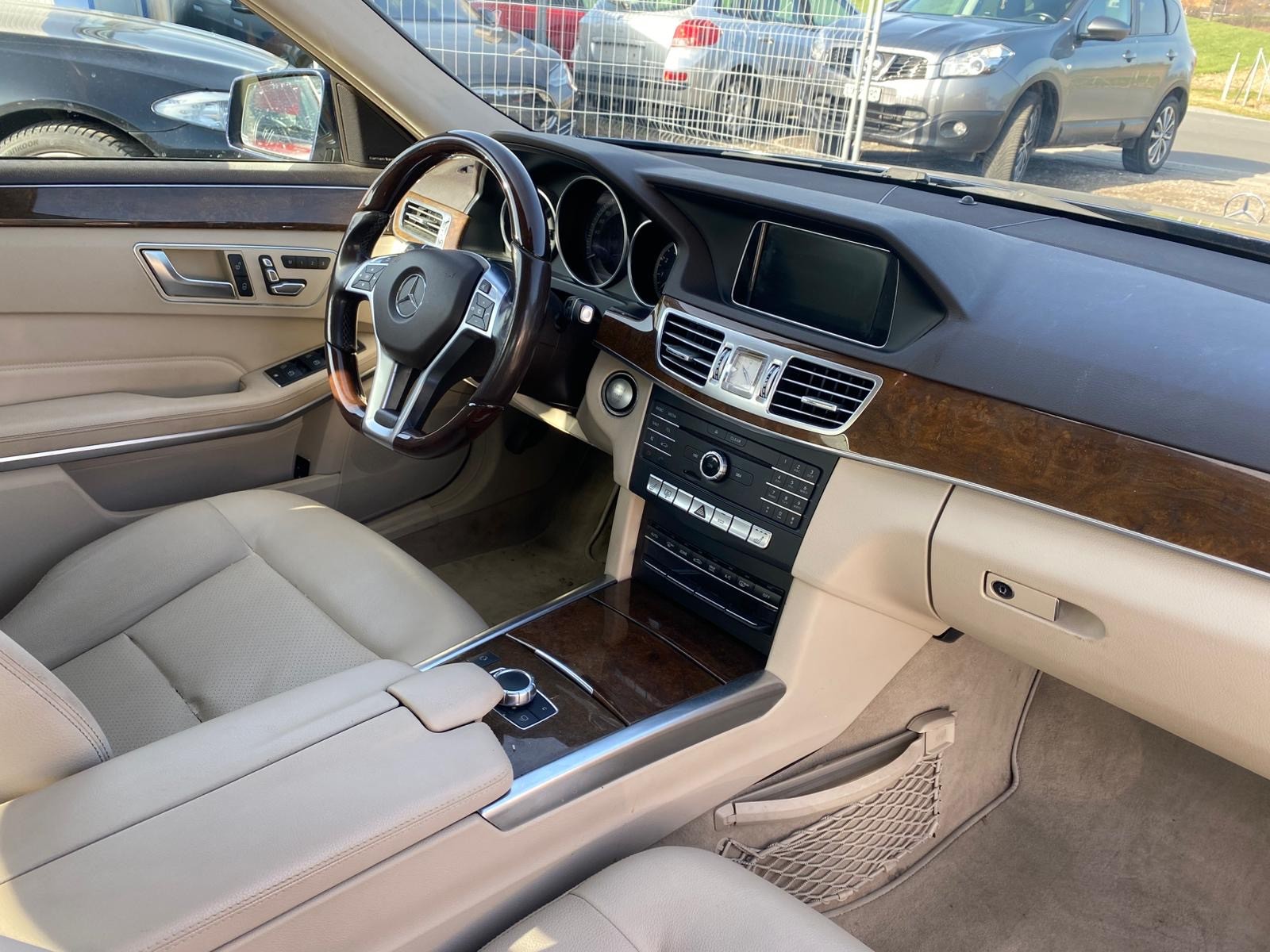 MERCEDES-BENZ E 350-image-9