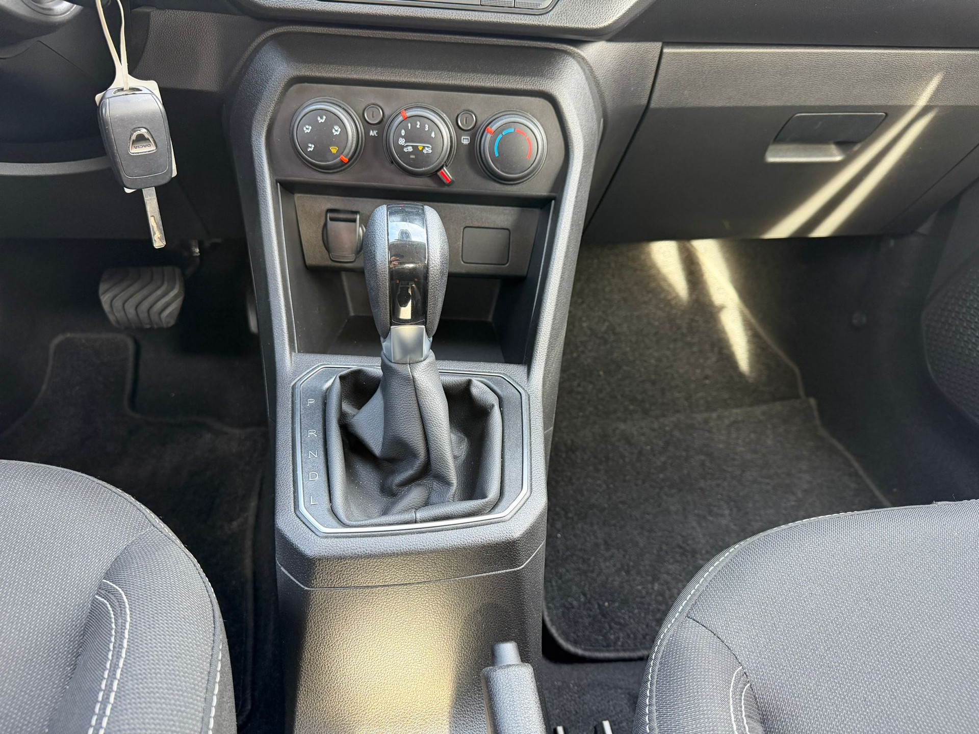DACIA Sandero TCe 90 Expression CVT-image-9