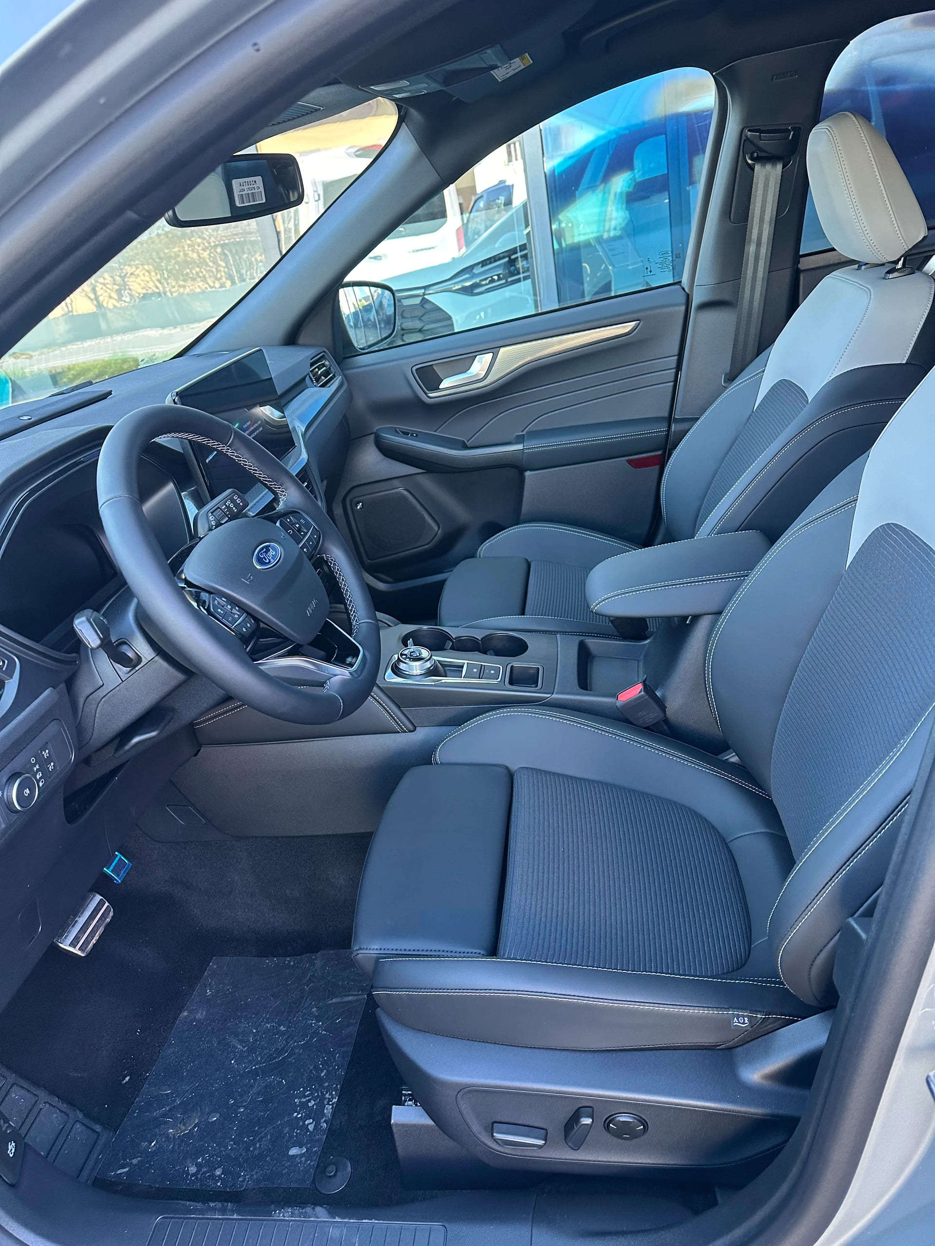 FORD Kuga 2.5 Plug-in Hybrid Sound PHEV-image-9