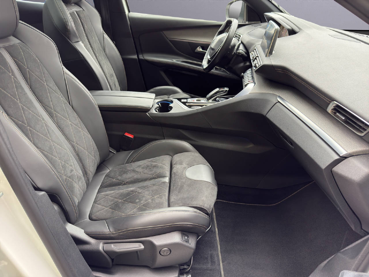 PEUGEOT 3008 2.0 BlueHDi 180 GT-image-8