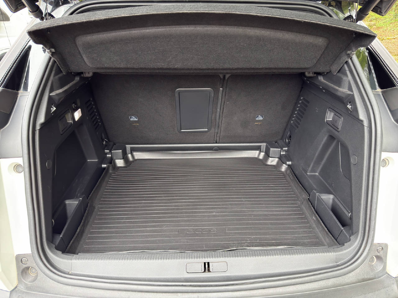 PEUGEOT 3008 2.0 BlueHDi 180 GT-image-11