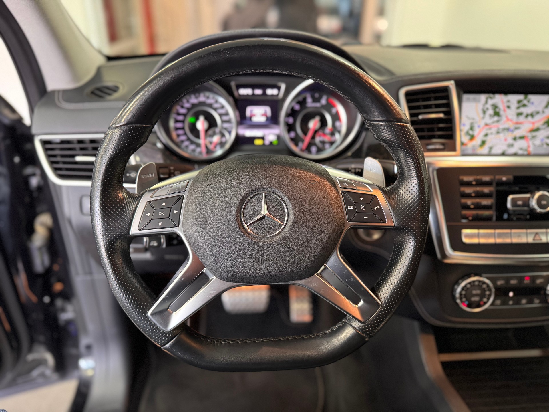 MERCEDES-BENZ ML 63 AMG 4Matic Speedshift *Panorama / Softclose / Massagesitze / Sitzkühlung / AHK*-image-12
