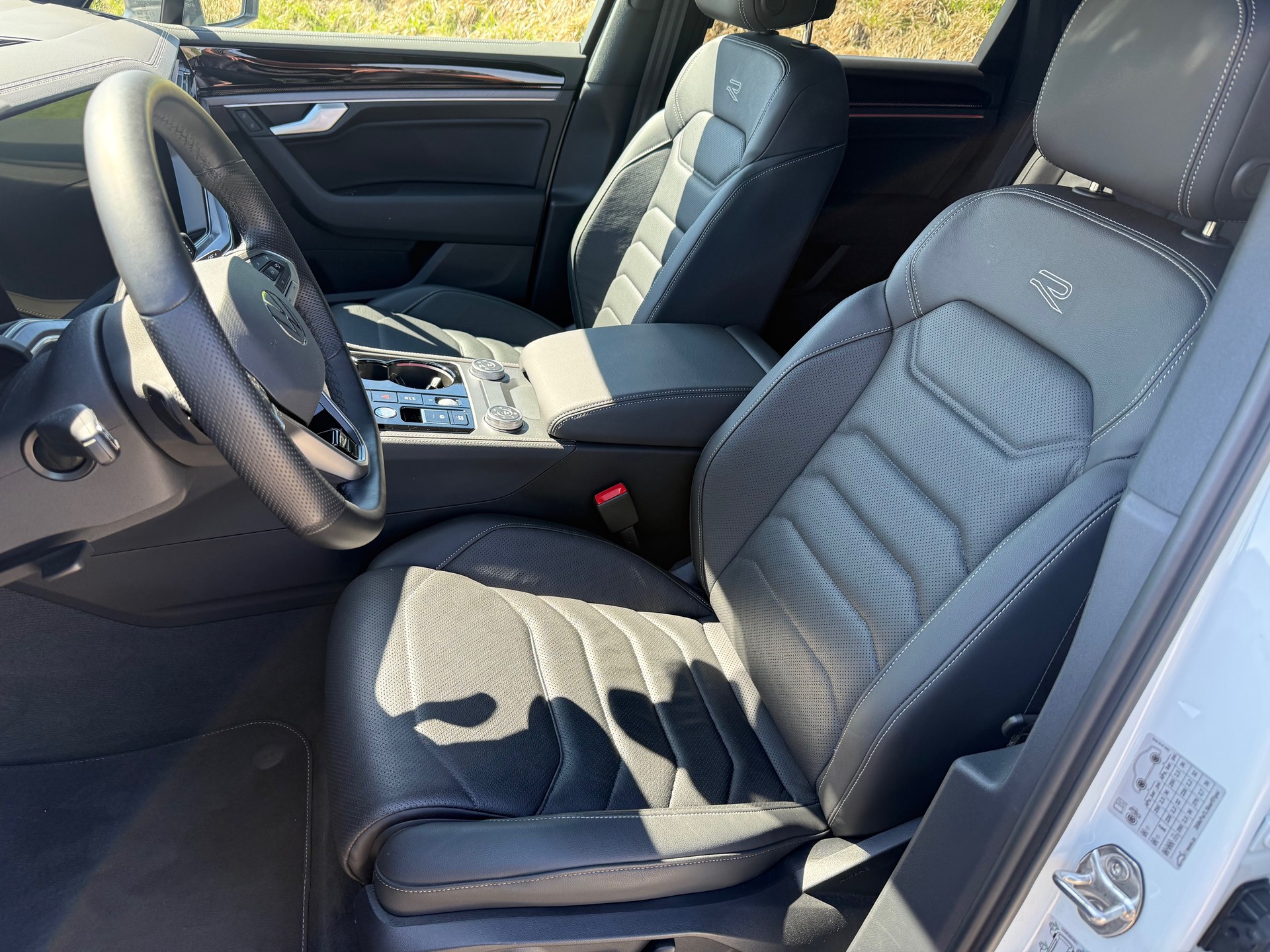 VW Touareg 3.0 TDI Elegance Tiptronic R-Line-image-8