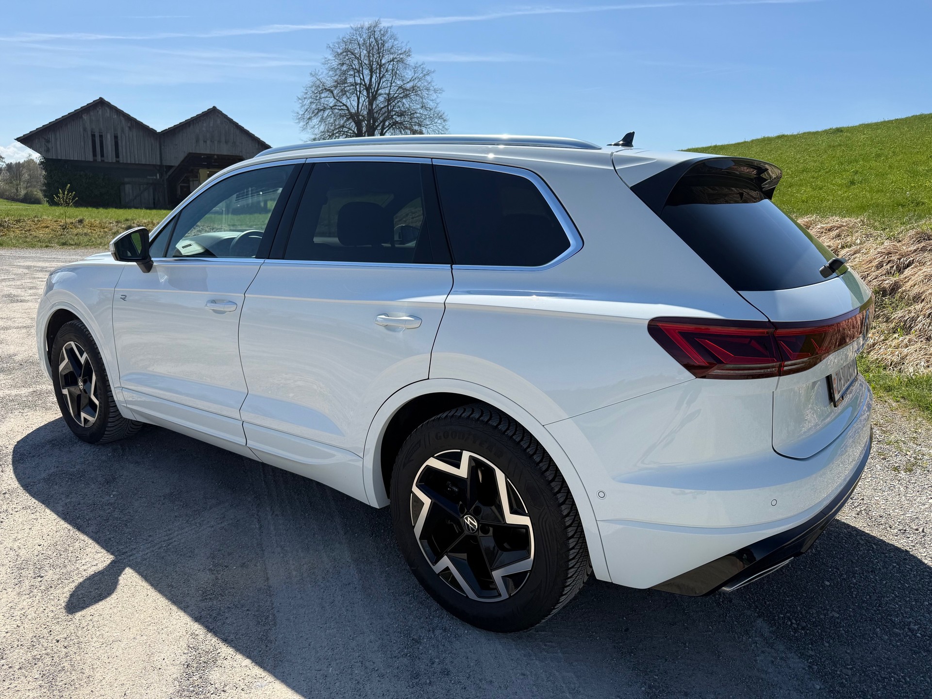 VW Touareg 3.0 TDI Elegance Tiptronic R-Line-image-2