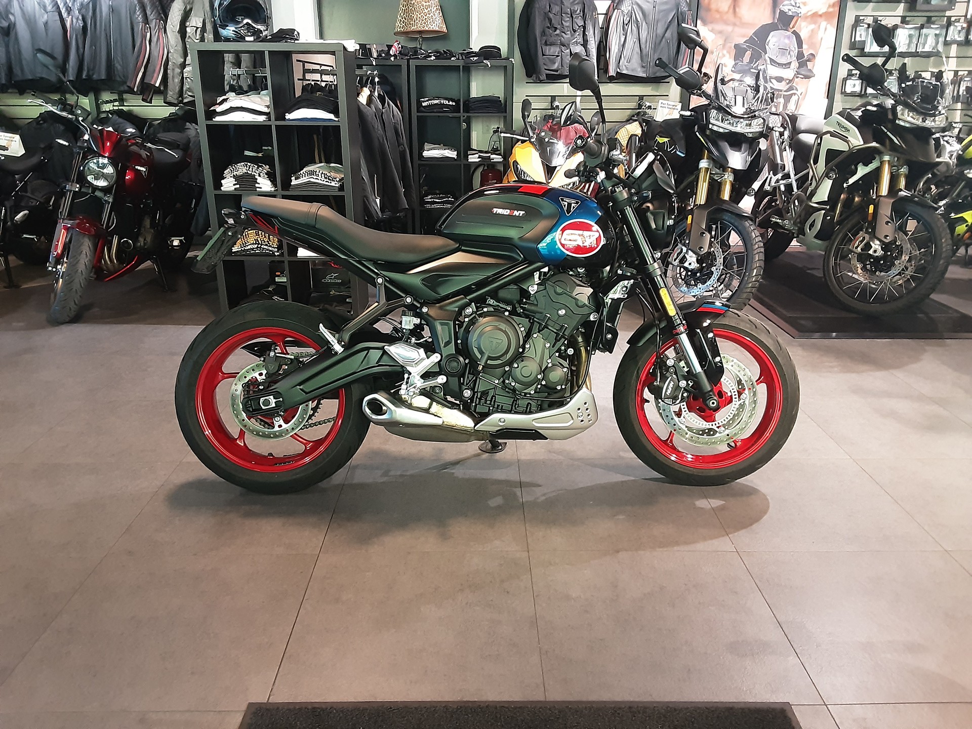 TRIUMPH Trident 660