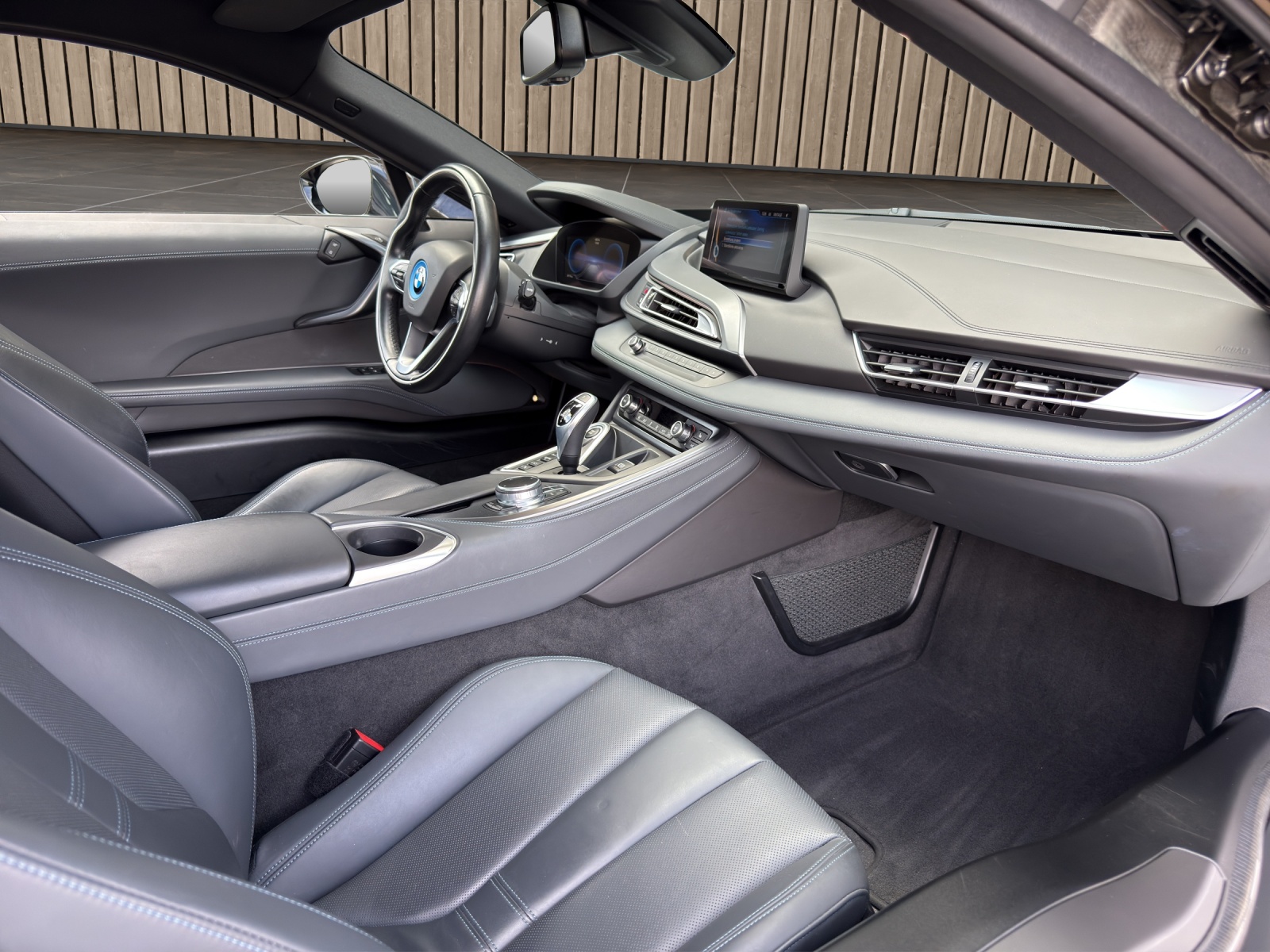 BMW i8 Coupé-image-10