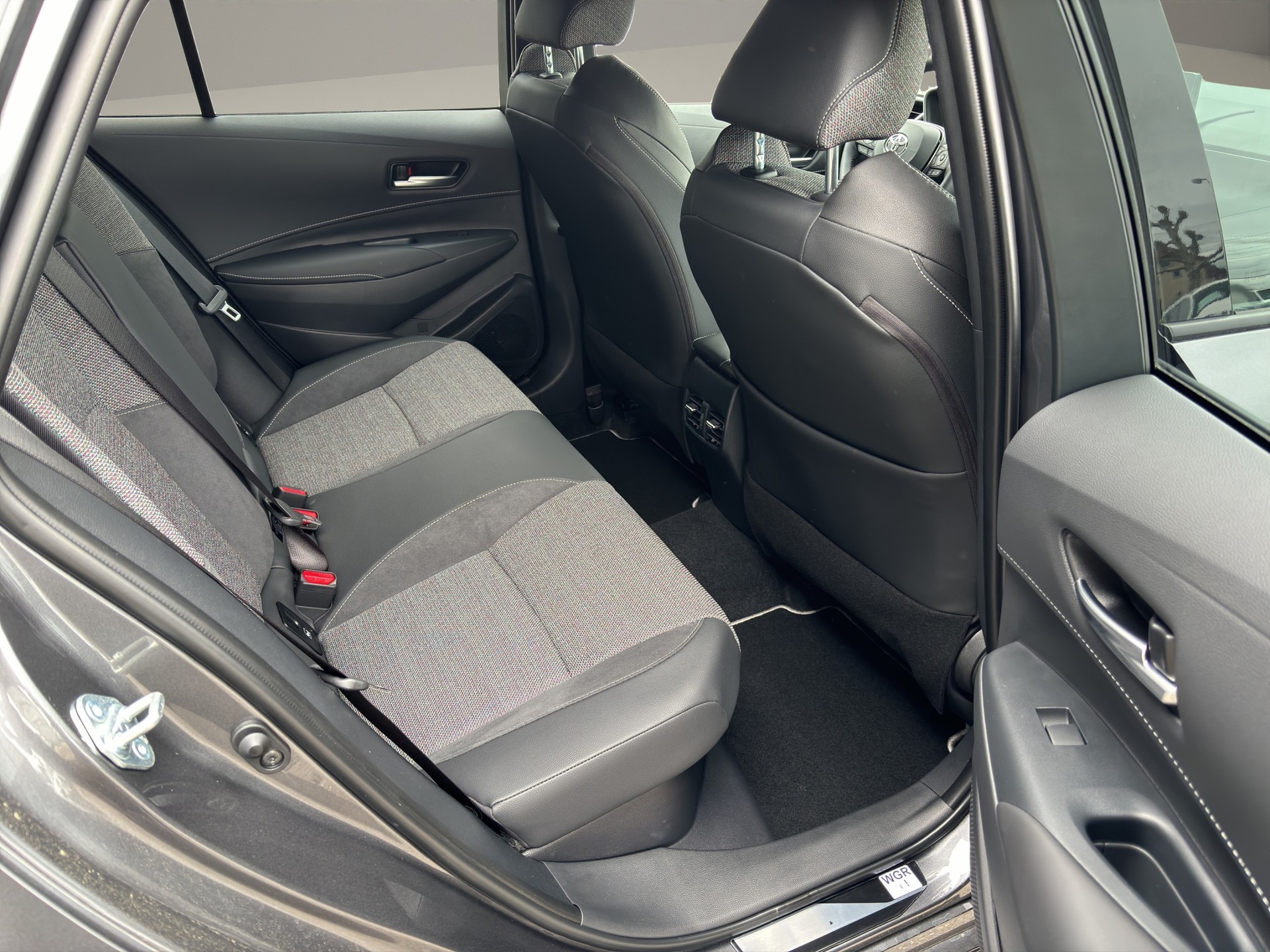 TOYOTA Corolla Touring Sports 1.8 HSD Trend e-CVT-image-20