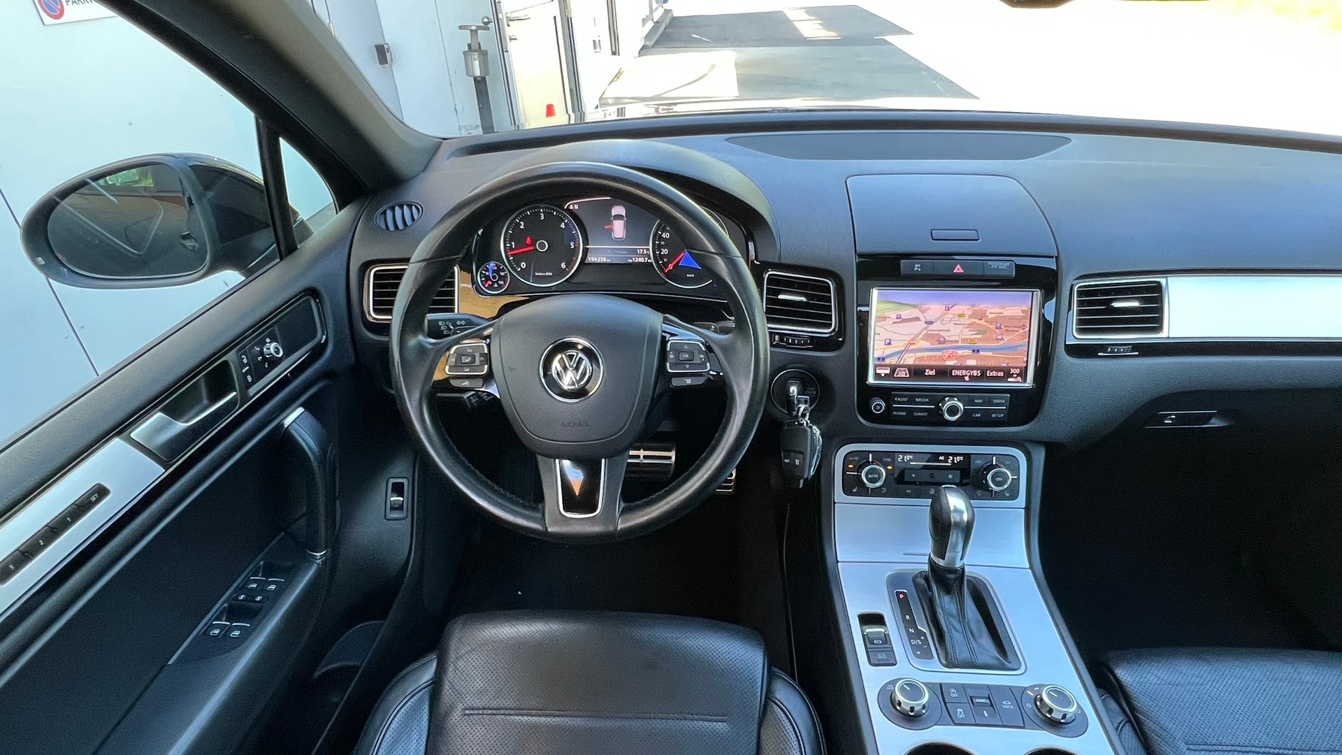VW TOUAREG 3.0 TDI BLUEMOTION TECHNOLOGY BLACK TIPTORNIC l 245 PS-image-22