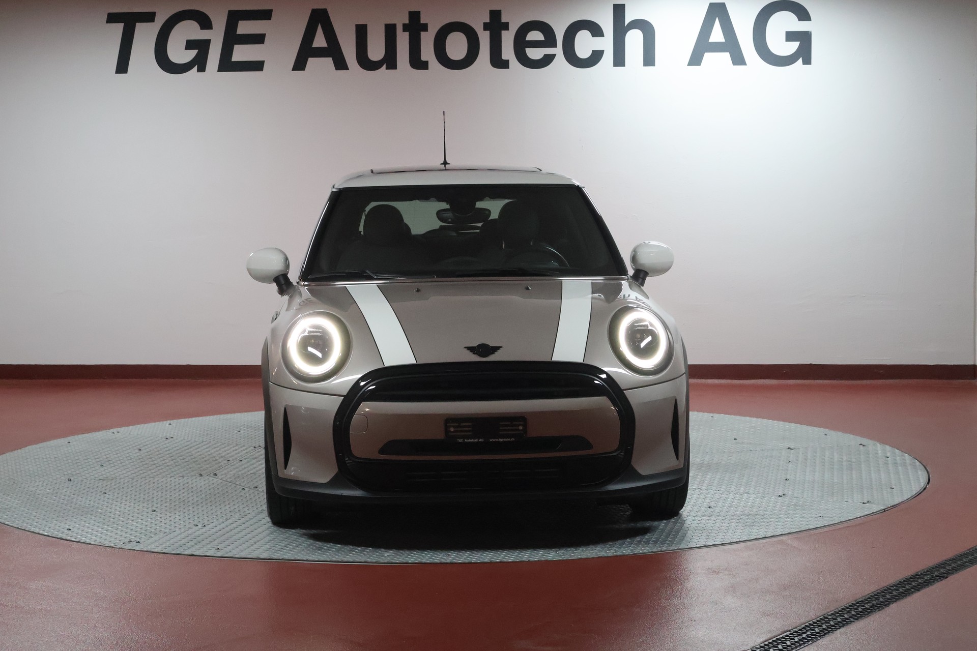 MINI Cooper Steptronic DKG-showroom-element-1