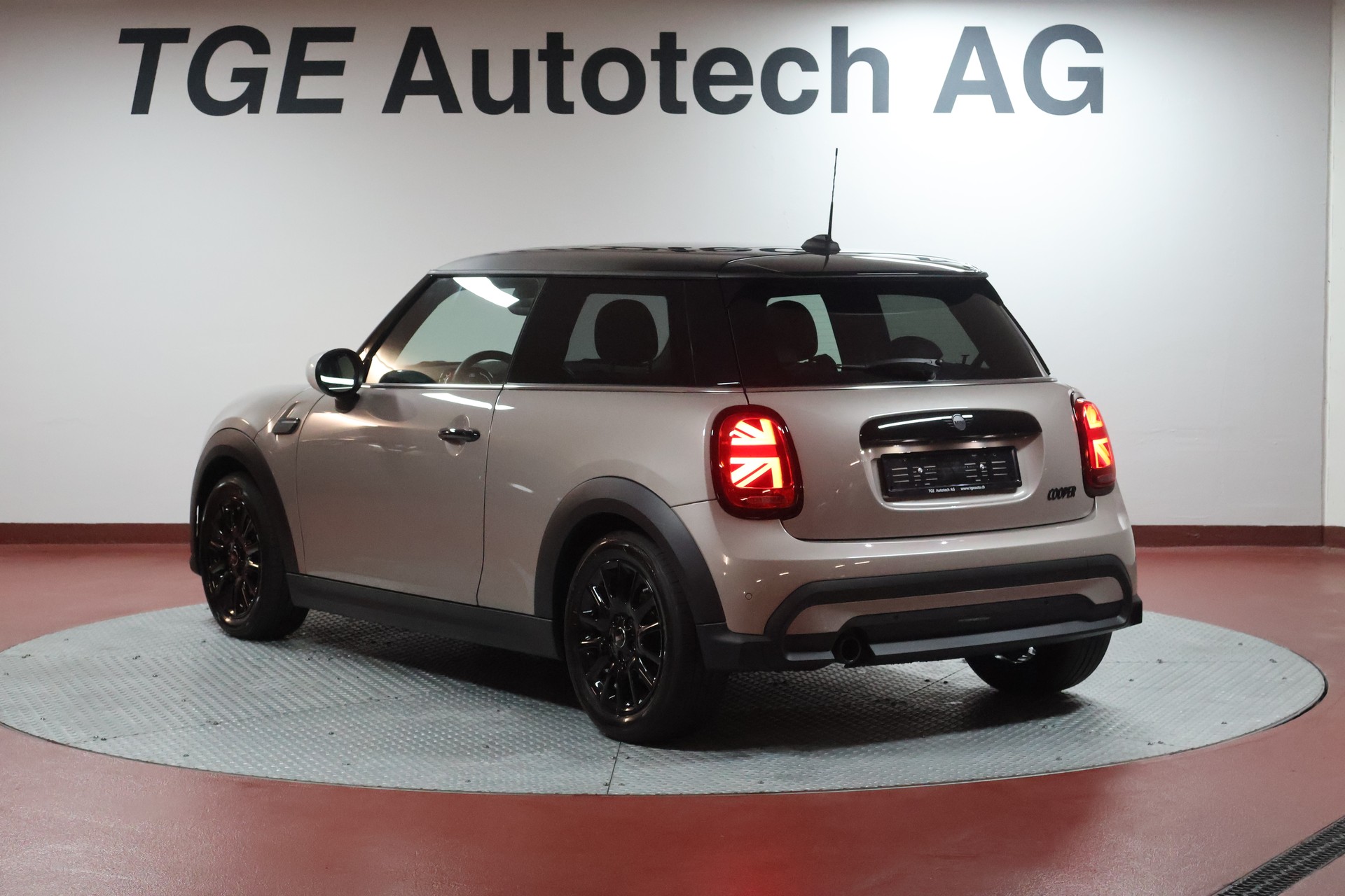 MINI Cooper Steptronic DKG-image-17