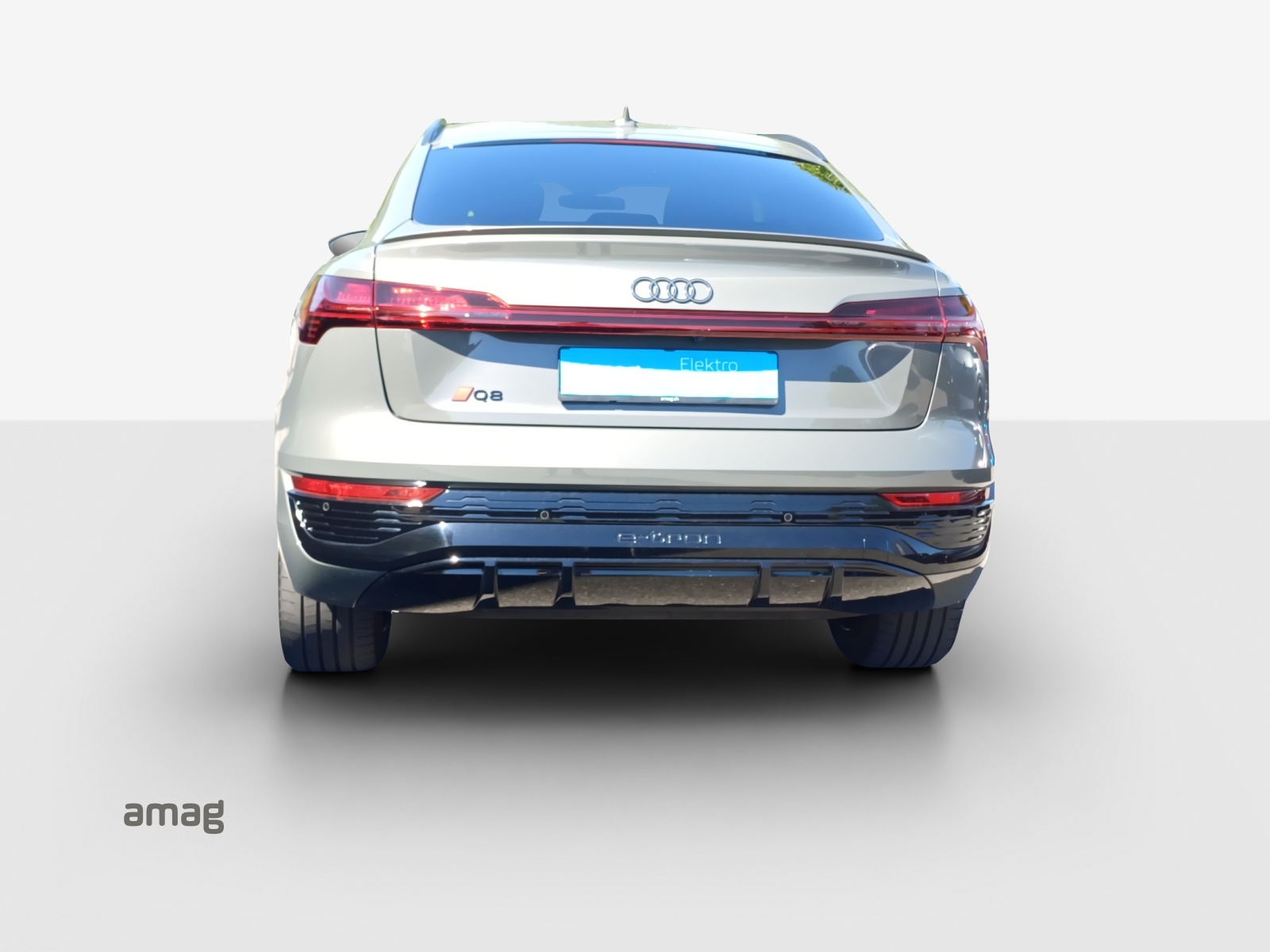 AUDI Q8 Sportback 55 e-tron Black Edition quattro-image-4