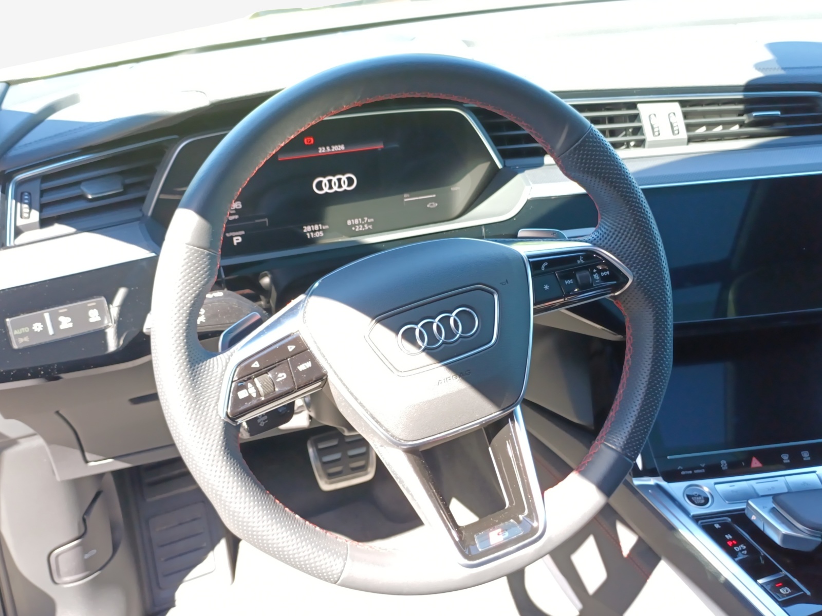 AUDI Q8 Sportback 55 e-tron Black Edition quattro-image-10