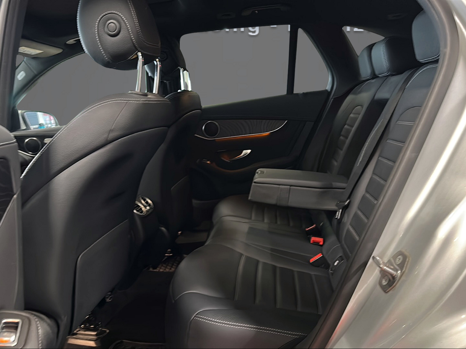 MERCEDES-BENZ GLC 250 AMG Line 4Matic 9G-Tronic-image-11