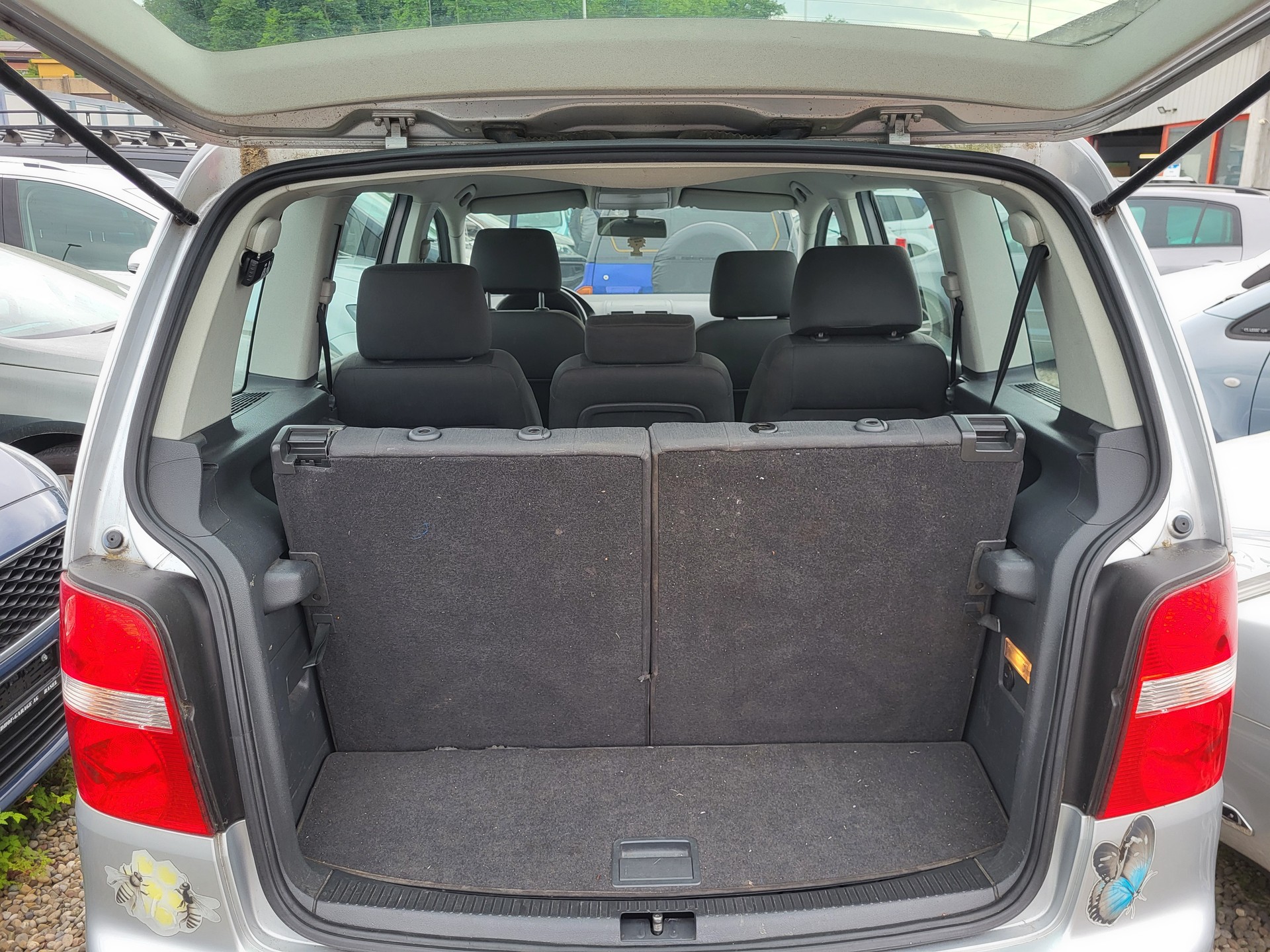 VW Touran 2.0 TDI Trendline-image-6