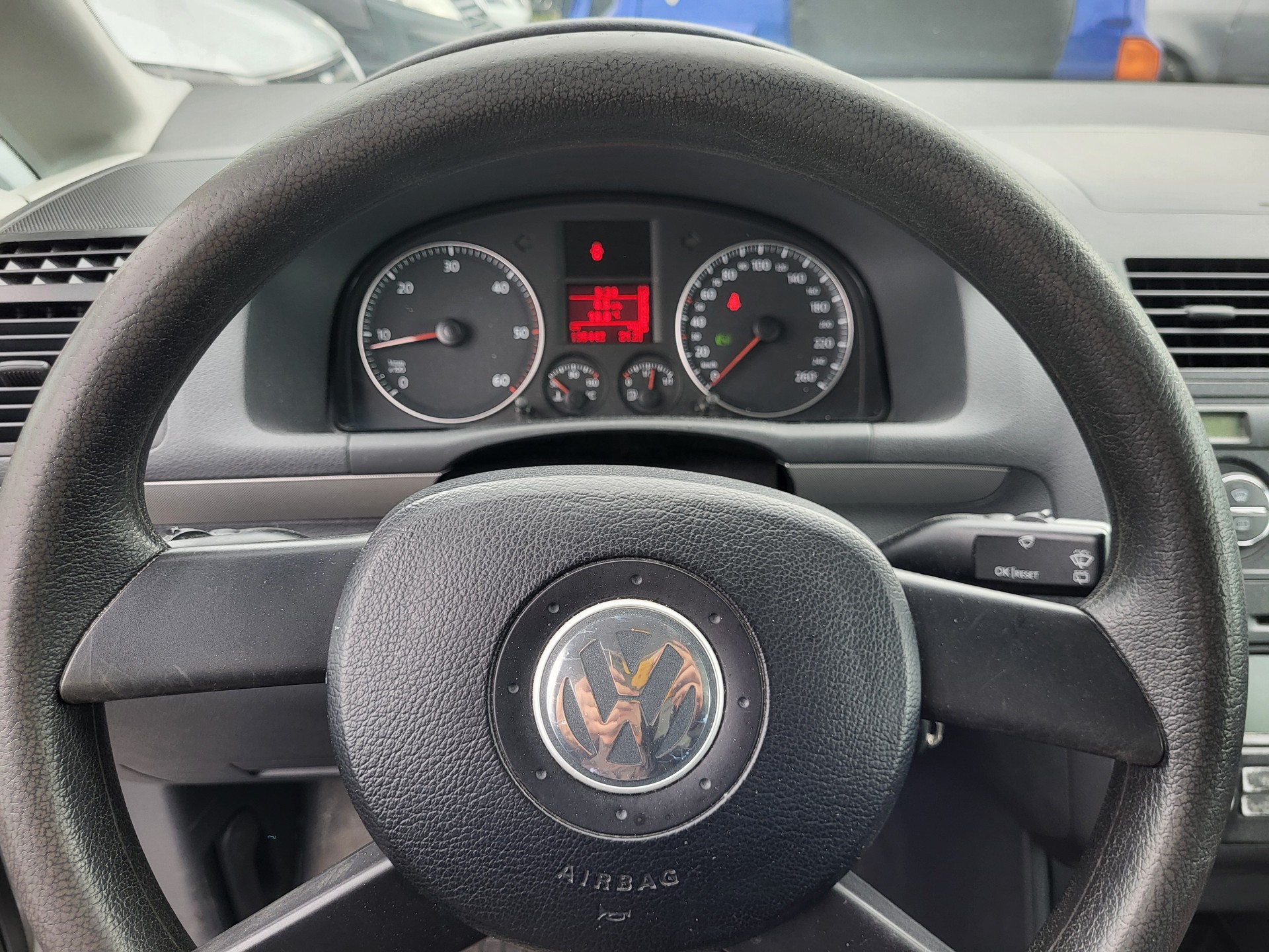 VW Touran 2.0 TDI Trendline-image-9