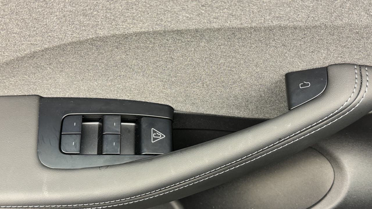 TESLA Model 3 RWD-image-8