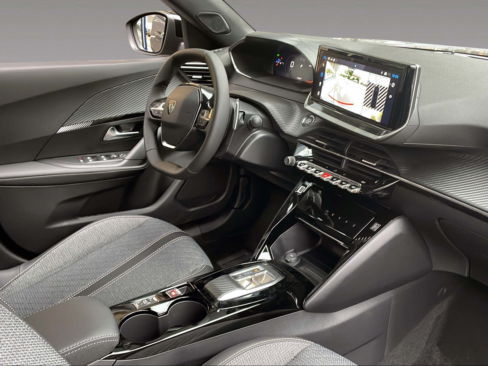 PEUGEOT 2008 1.2 PureTech 130 Allure Premium-image-9