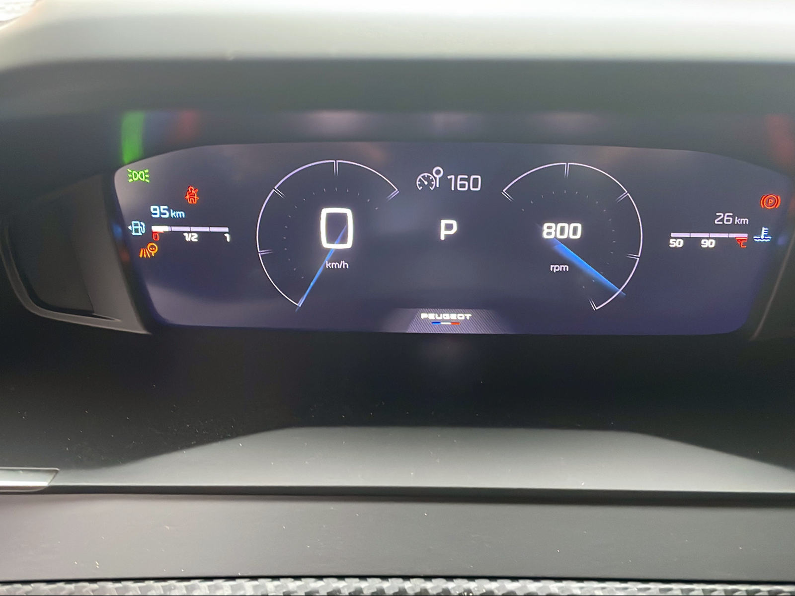 PEUGEOT 2008 1.2 PureTech 130 Allure Premium-image-7
