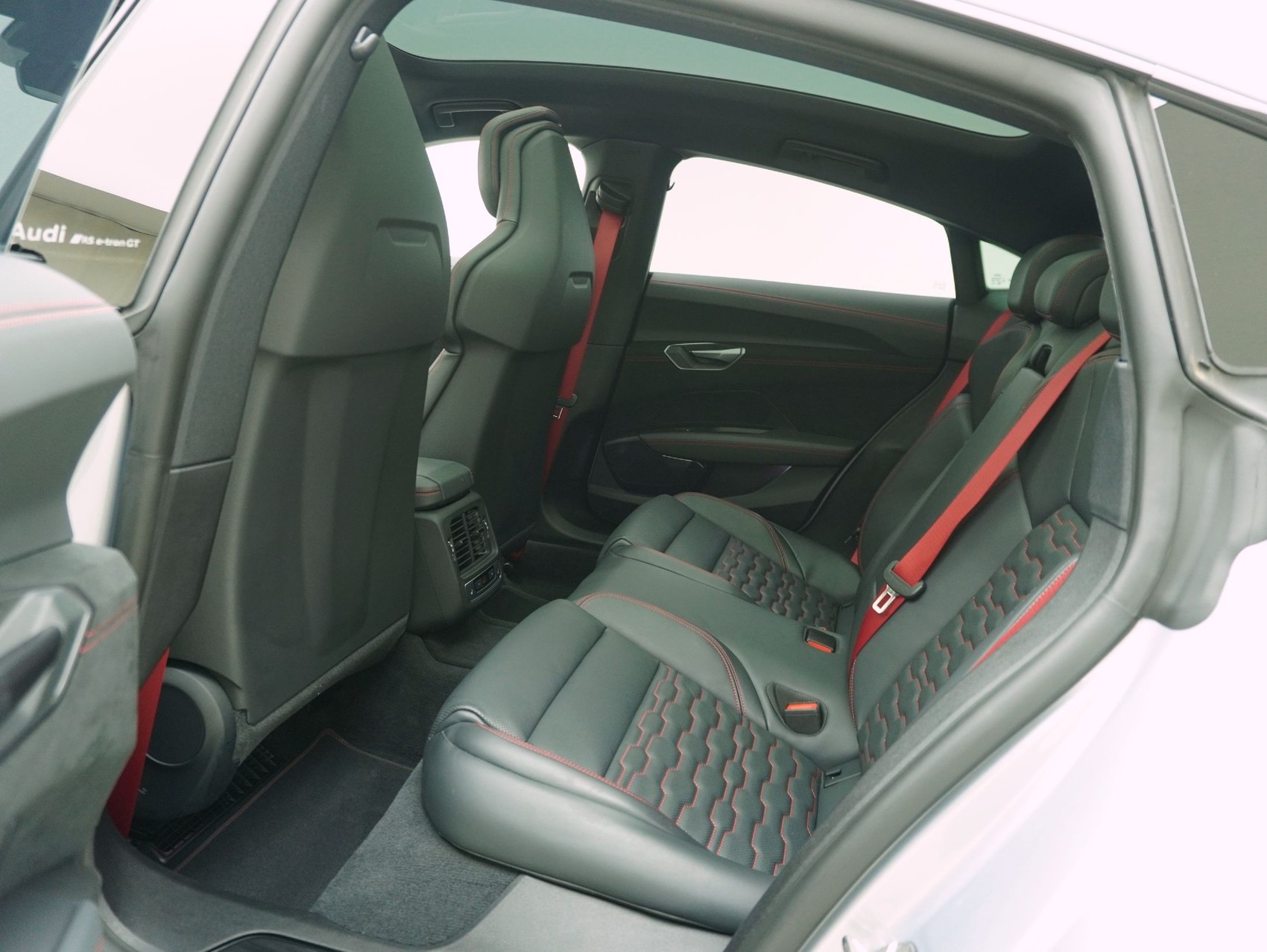 AUDI e-tron GT RS quattro performance **Audi Werksgarantie bis 10/2030**-image-15