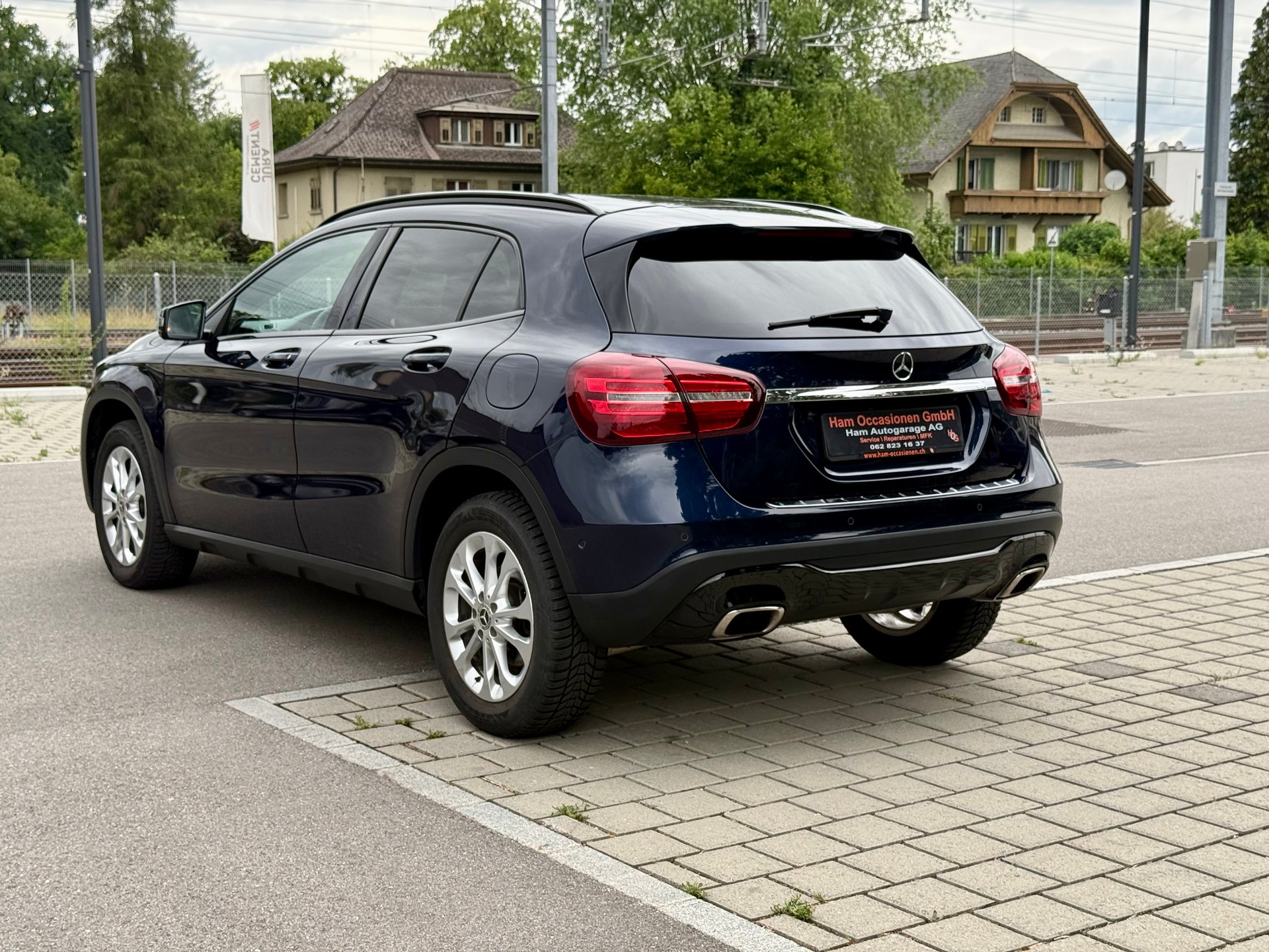 MERCEDES-BENZ GLA 200 Urban 7G-DCT-showroom-element-2