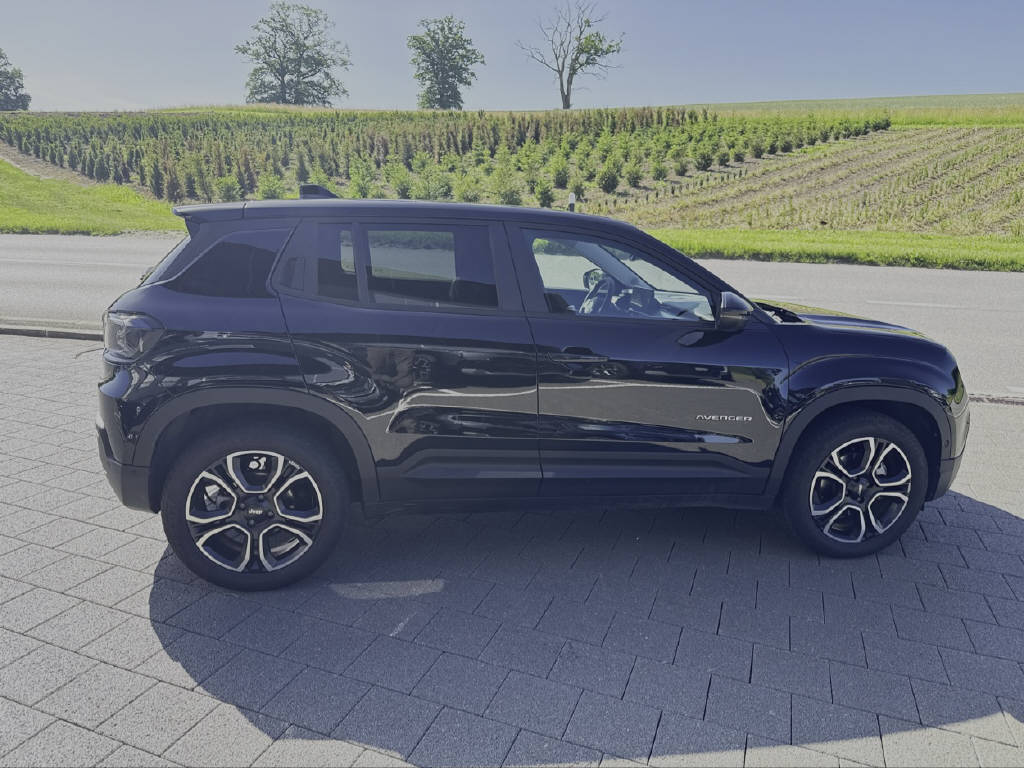 JEEP Avenger Summit-showroom-element-3