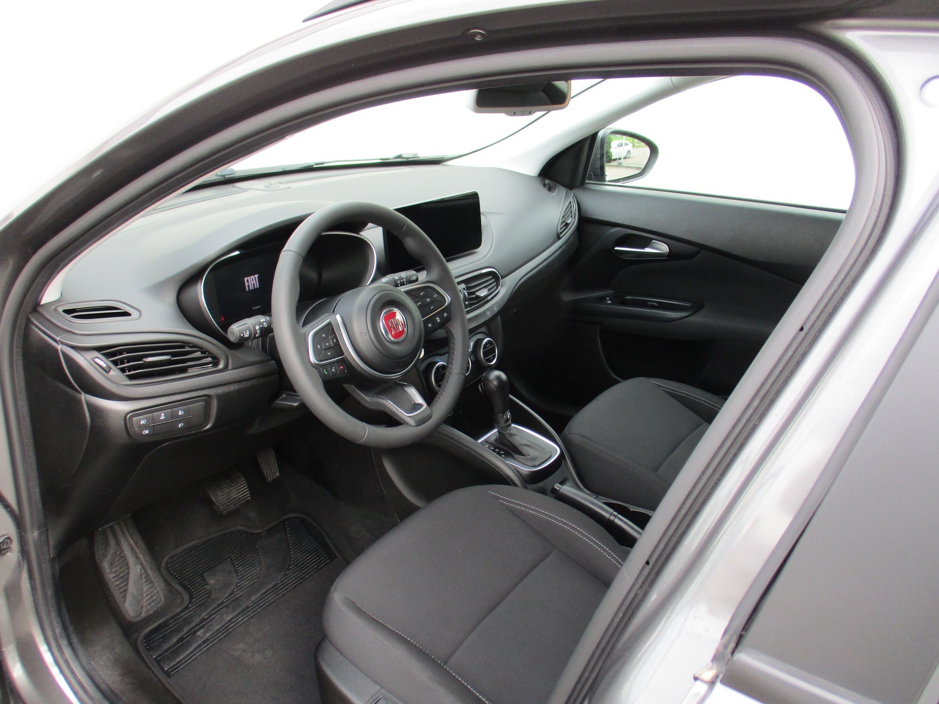 FIAT Tipo 1.5 MHEV Swiss Edition Cross-image-6